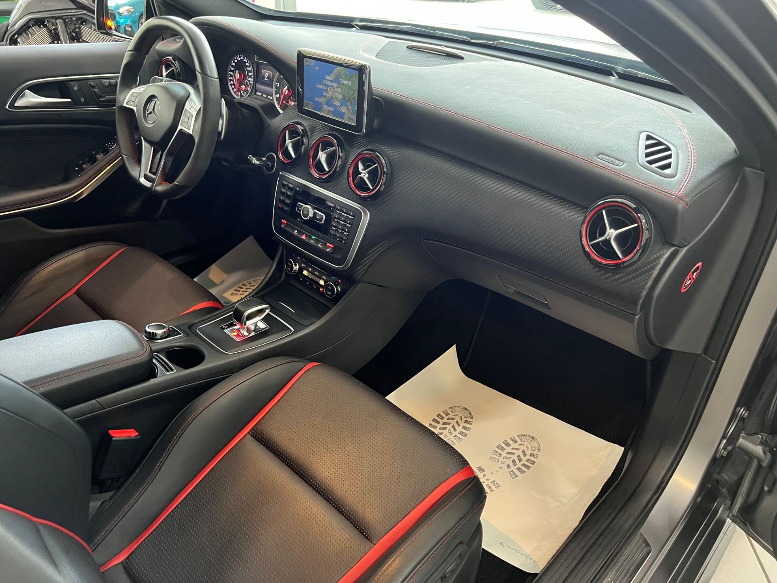 Fahrzeugabbildung Mercedes-Benz A 45 AMG 4Matic*MATT-GRAU*PERFORMANCE SITZE&AUSP