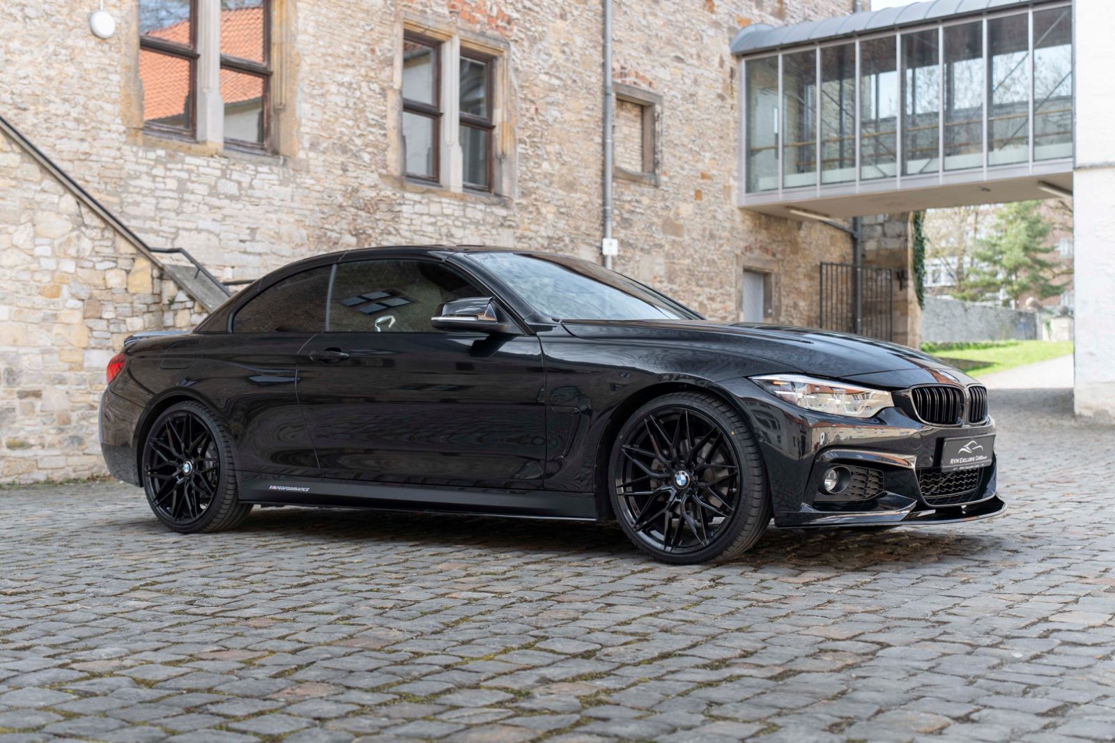 Fahrzeugabbildung BMW 430I Kabrio M-Performance H&K LED HUD CARBON KAM