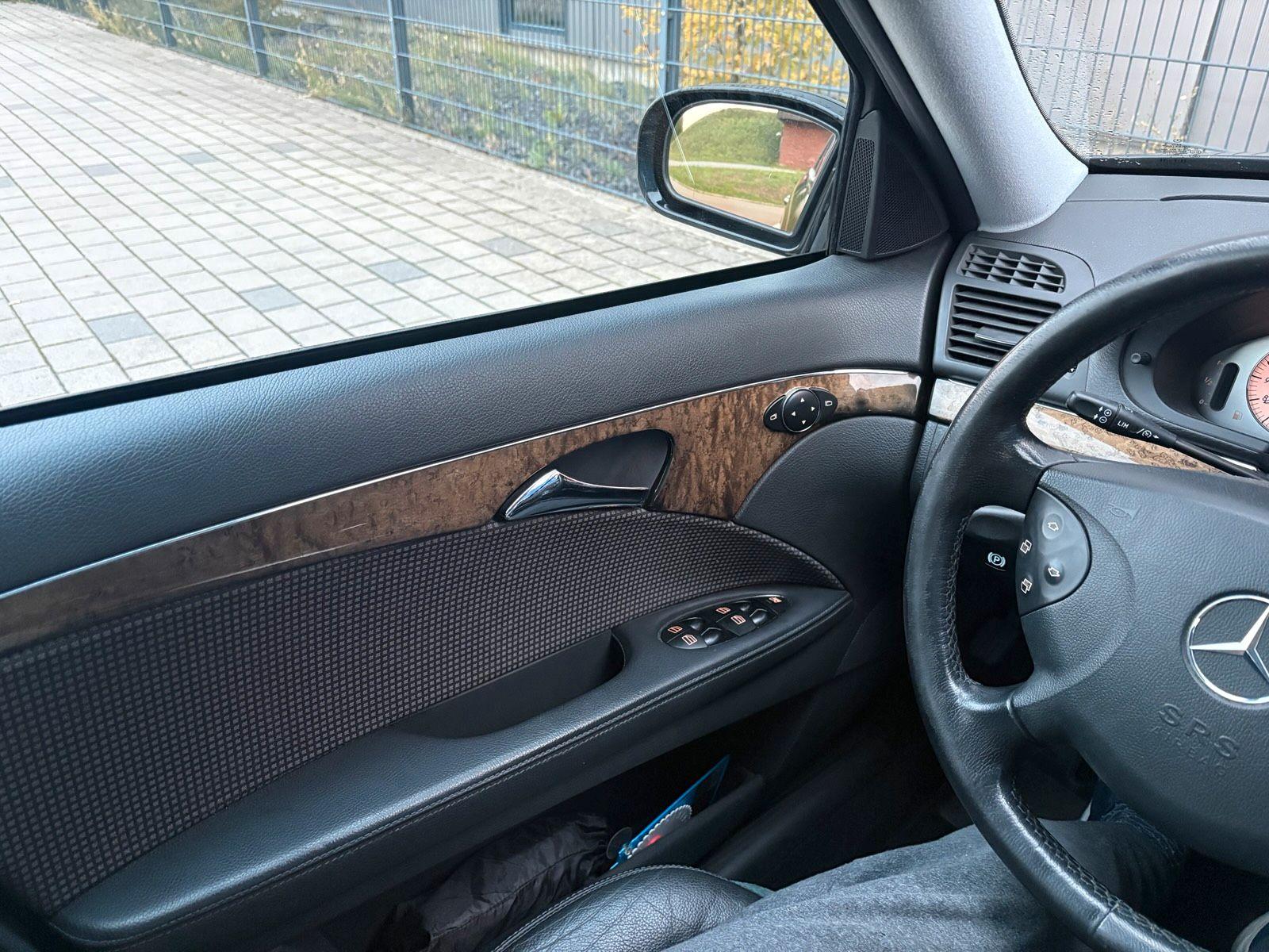Mercedes-Benz E200 2004 — photo 10