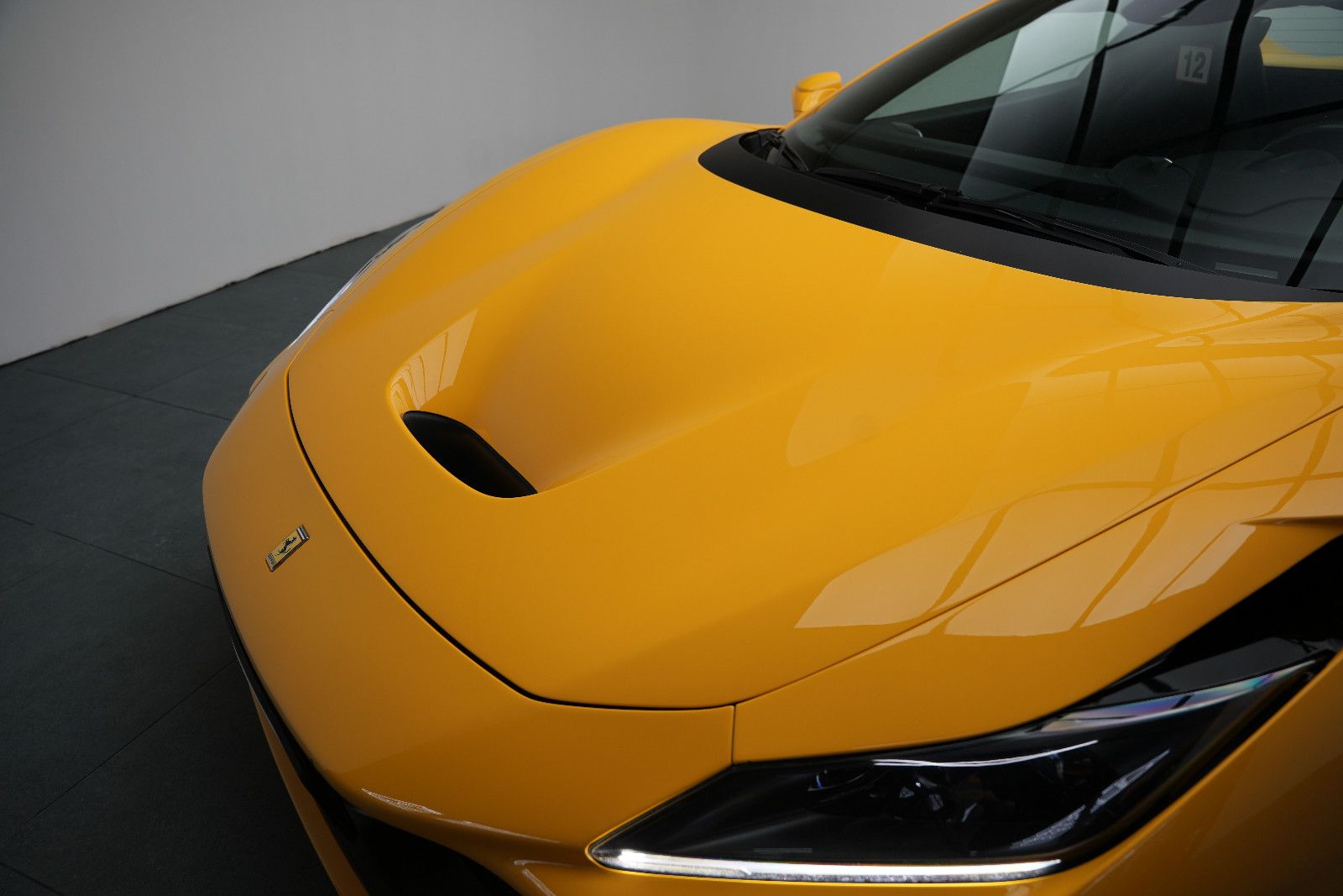 Fahrzeugabbildung Ferrari F8 Spider Giallo Modena *Lift*Carbon*Kamera*