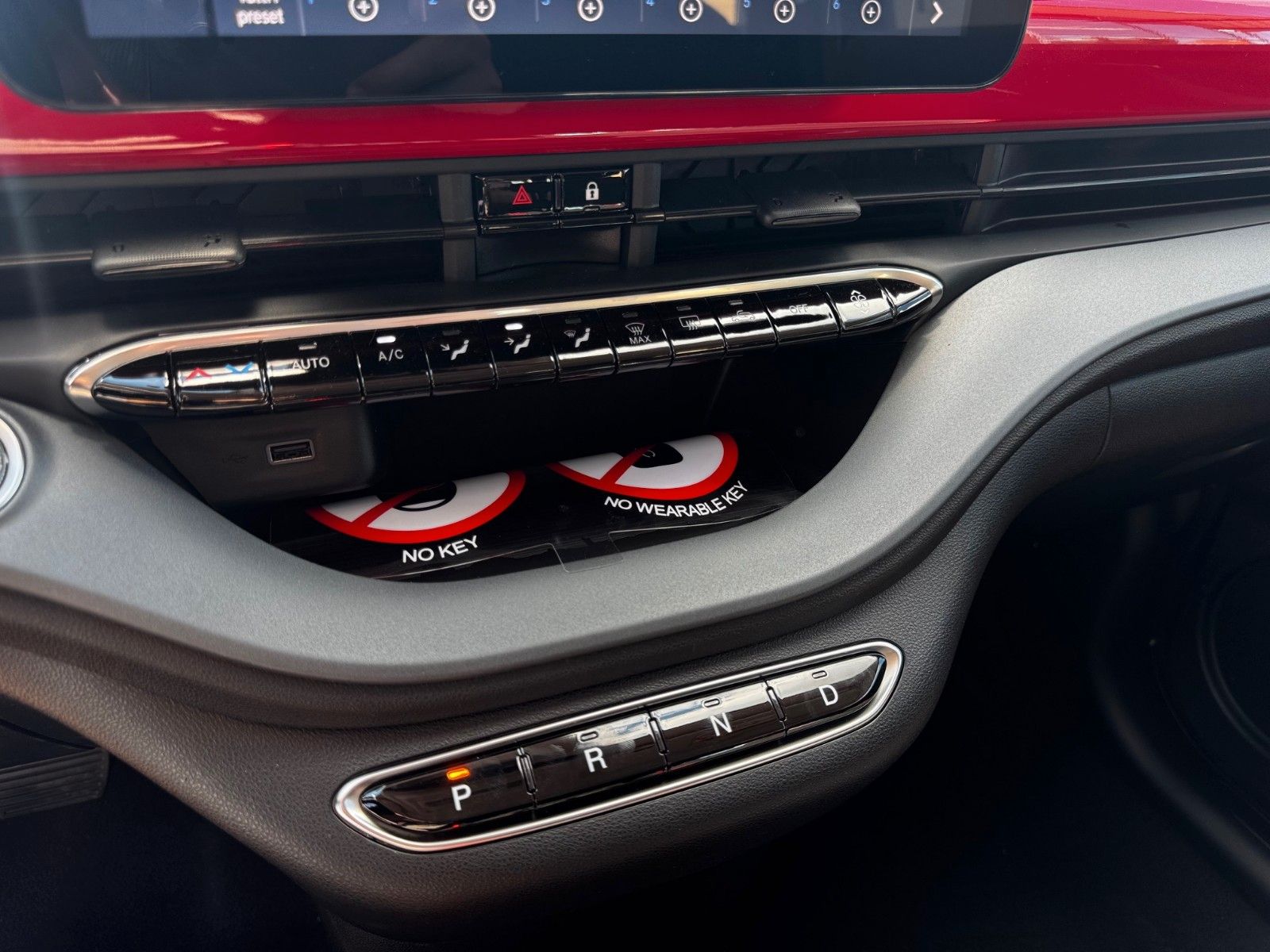 Fahrzeugabbildung Fiat 500e Hatchback MY25-RED 42kWh Kamera Sitzheizung