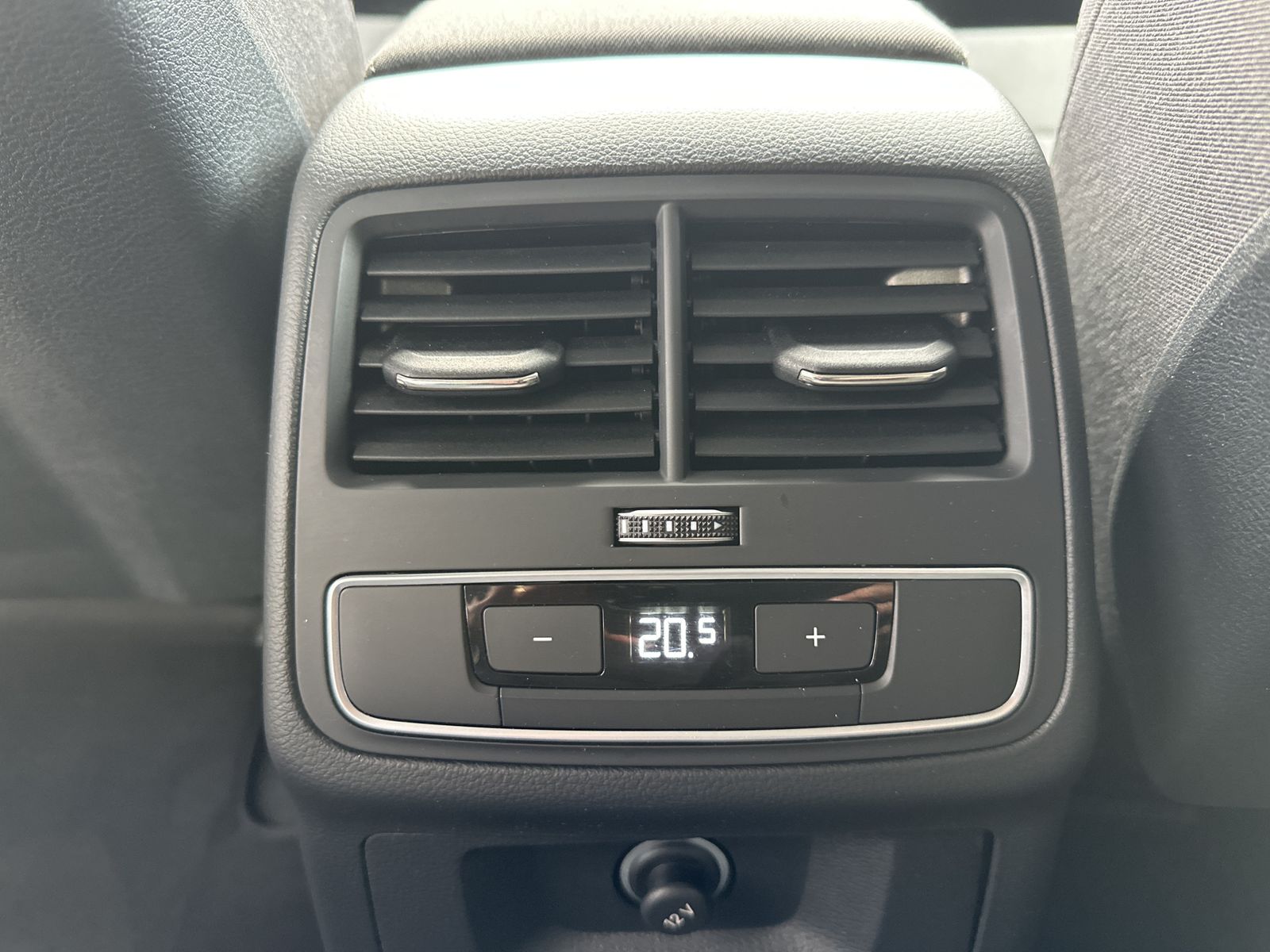 Fahrzeugabbildung Audi A4 Avant Avant 40 TDI S-Line Black LED+AHK+19ZO