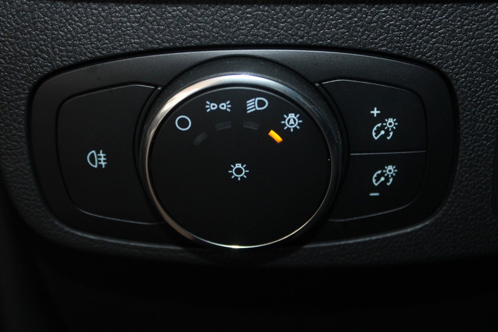 Fahrzeugabbildung Ford Focus ST-Line X AHK M-LED STDHZ B&O ACC WinterP.