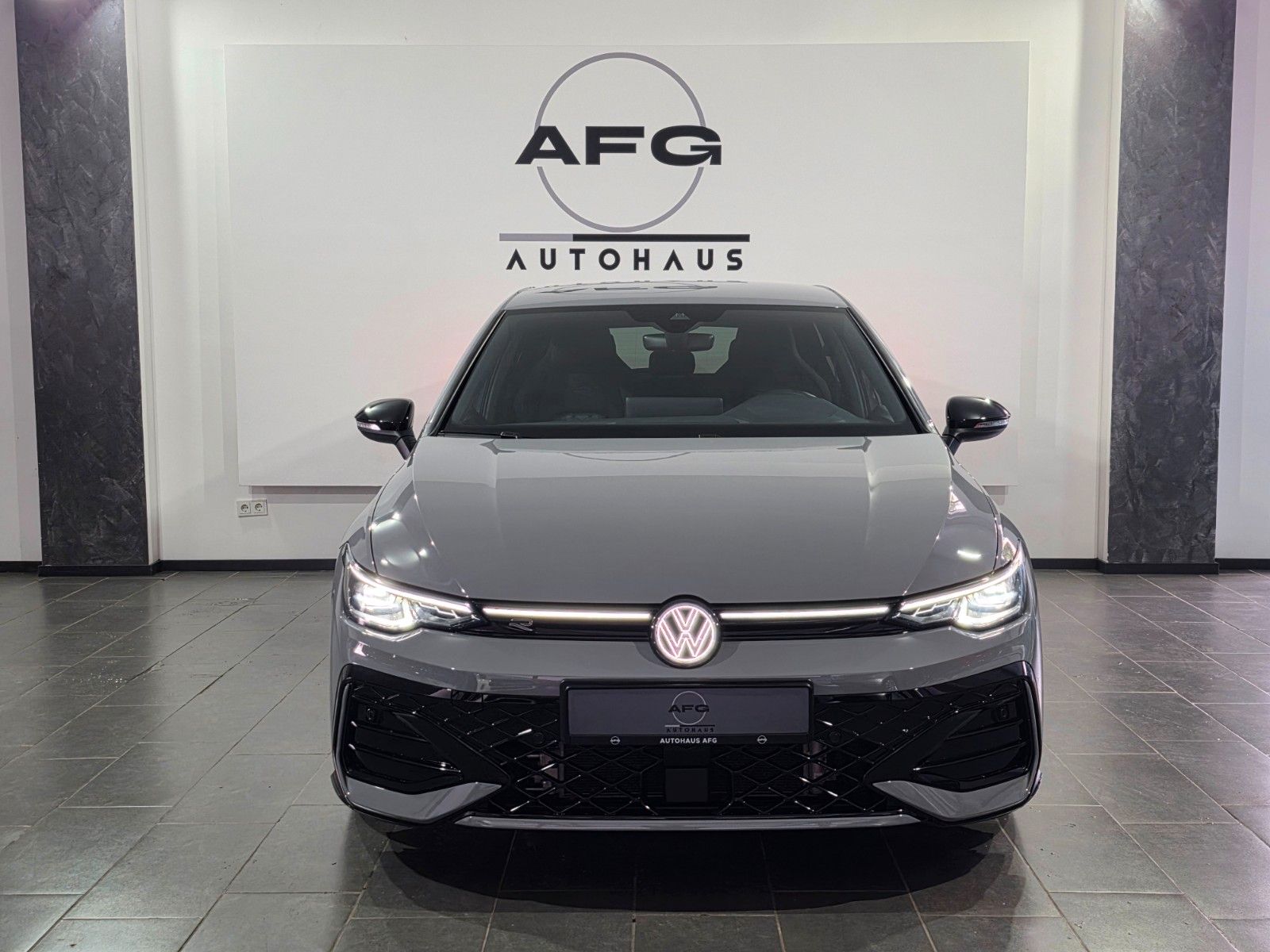 Volkswagen Golf VIII Lim. 1.5 eTSI R-Line*CARPLAY*KAMERA imagem 2