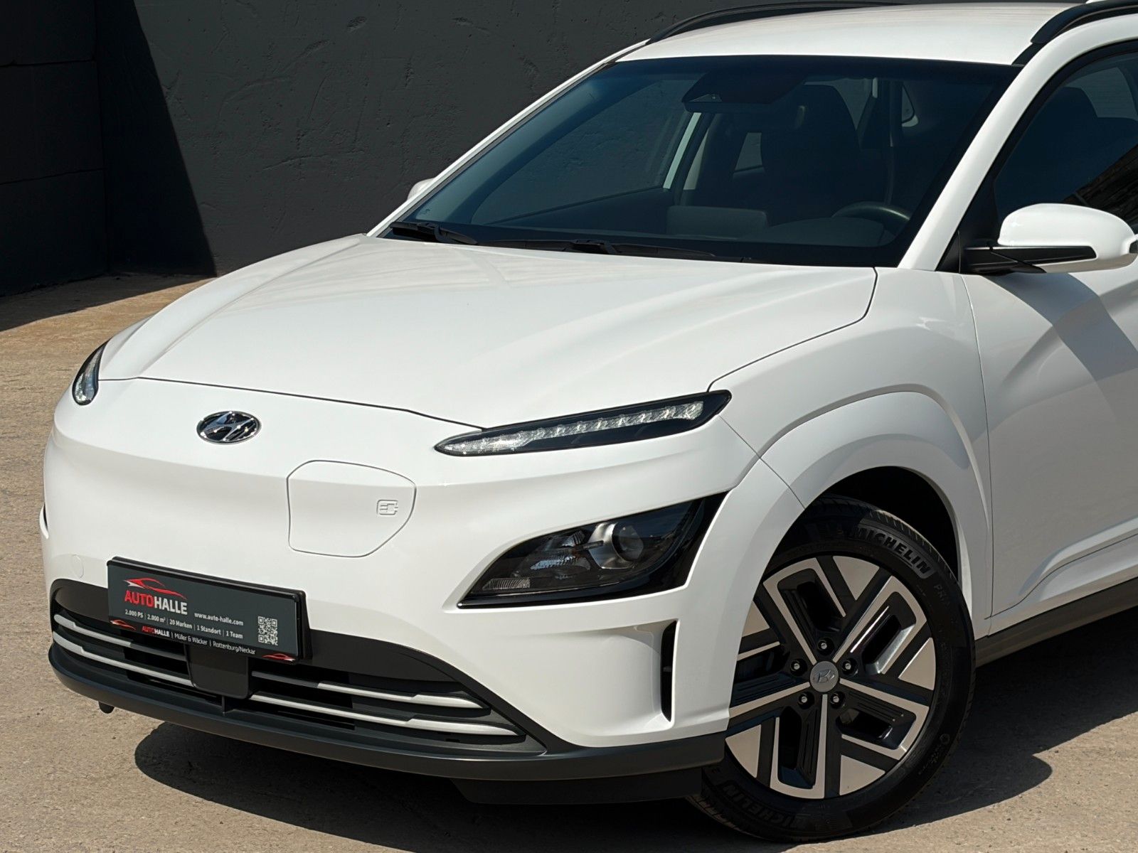 Fahrzeugabbildung Hyundai KONA E Select SHZ LHZ ACC Navi CarPlay PDC LKA