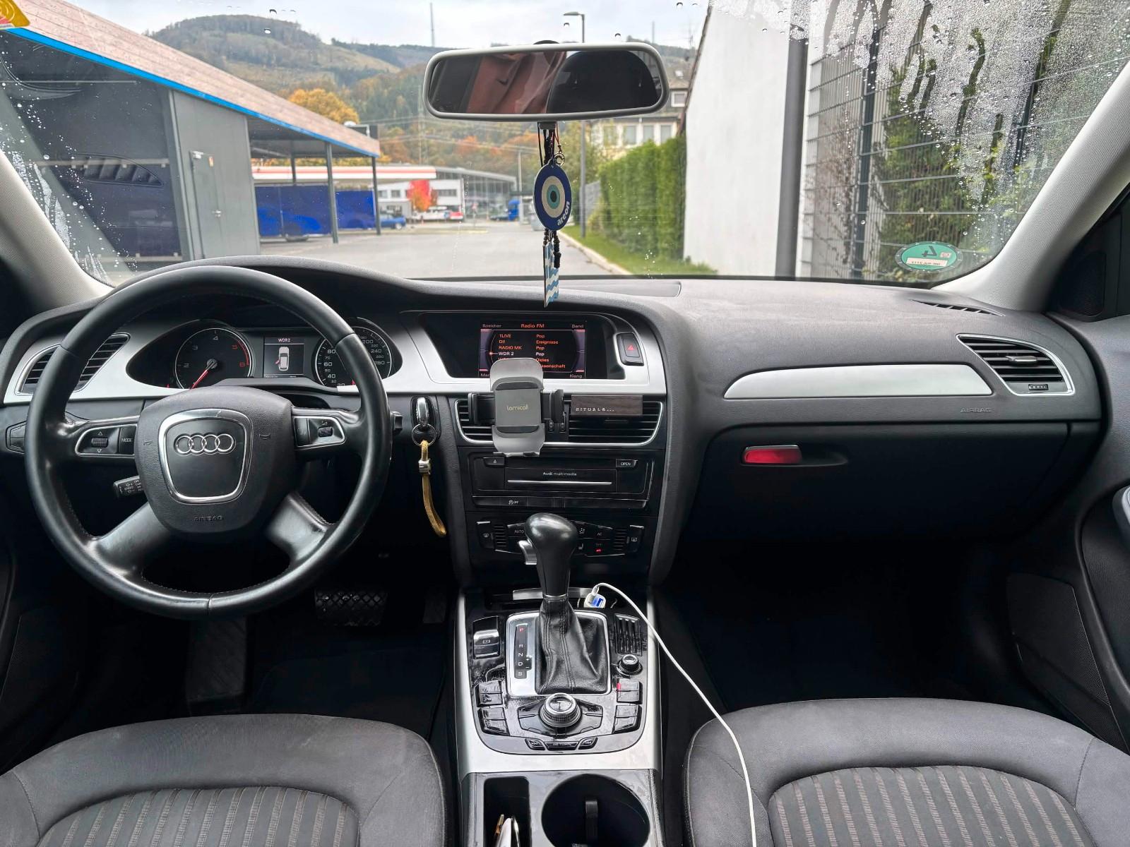 Audi A4 2010 — photo 7