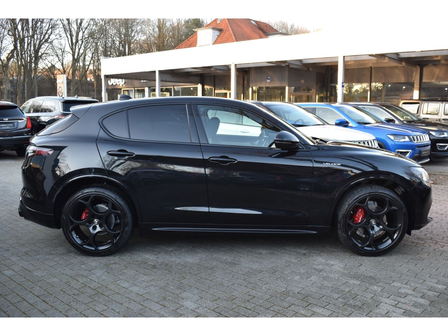 Fahrzeugabbildung Alfa Romeo Stelvio Veloce Q4 2.0 Turbo 16V - AHK - 21 Zoll-