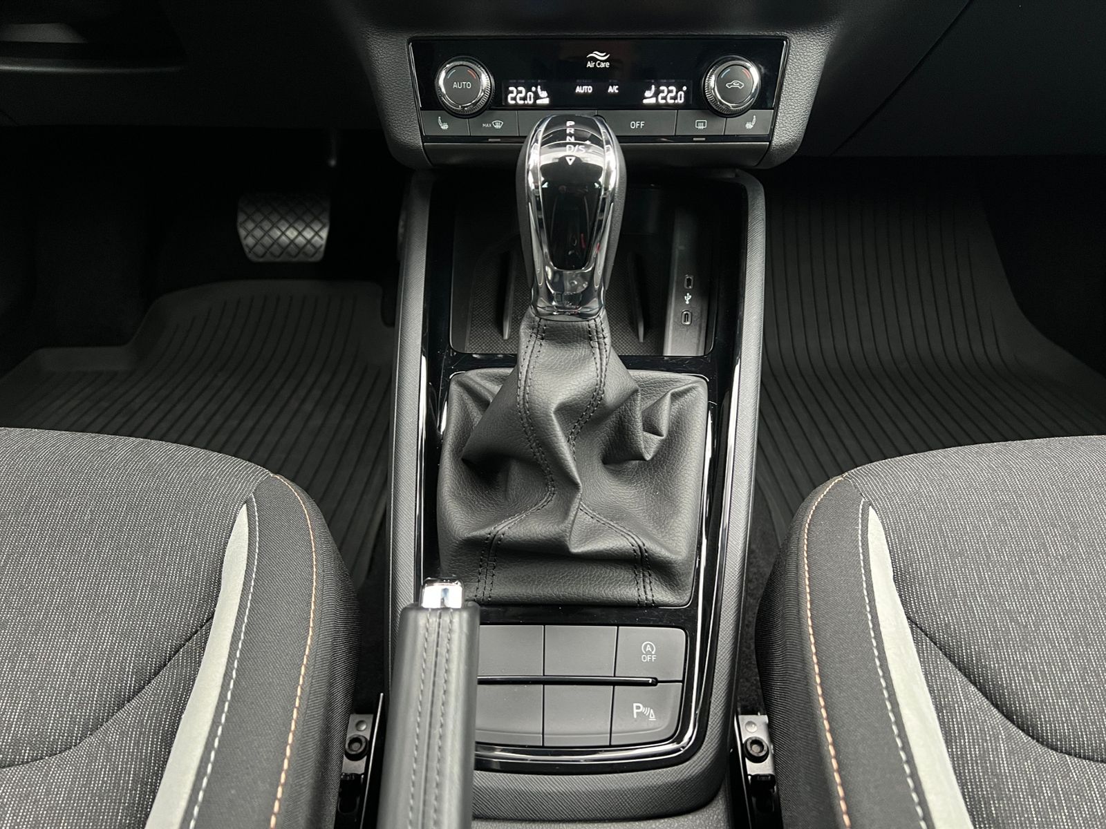 Fahrzeugabbildung SKODA Kamiq Style 1.5 TSI DSG *AHK, LED, ACC, 17"-LM*