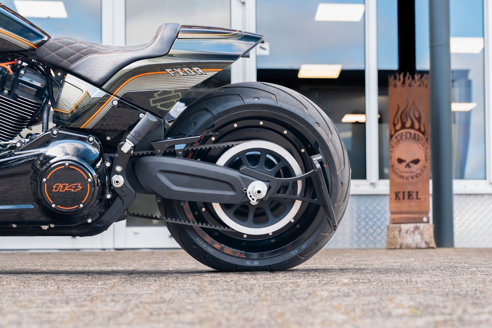 Fahrzeugabbildung Harley-Davidson FXDRS 114 CUI - KESSTECH - SEITLICHER KZH