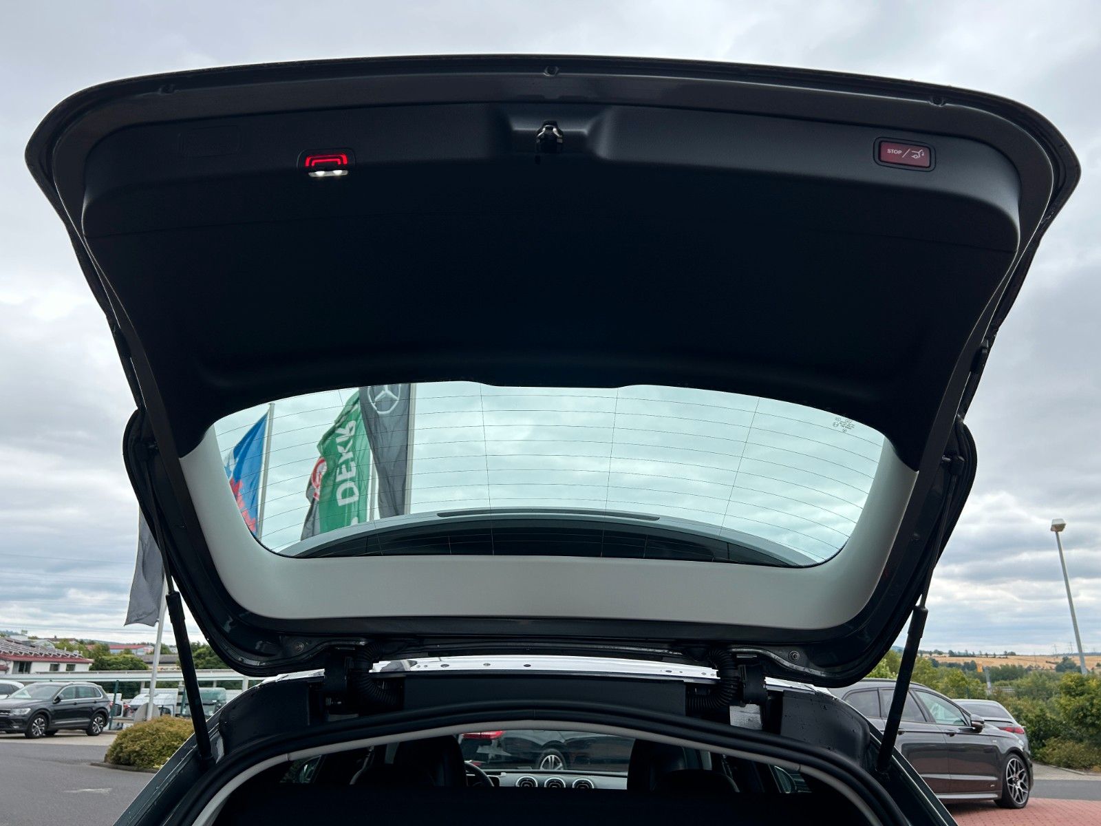 Fahrzeugabbildung Mercedes-Benz C 220 AVANTGARDE+DIS+HUD+360°+DAB+MEMORY+SPUR