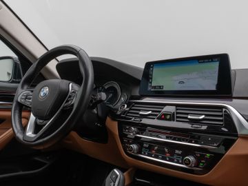 Fahrzeugabbildung BMW 540i xDr Tour Luxury Line HI-FI HUD DAB Panorama