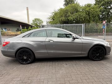 Mercedes E 200 - 4