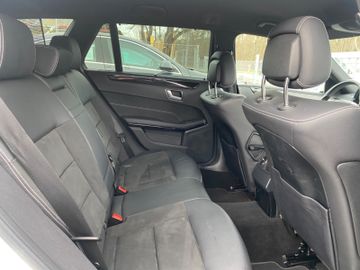 Fahrzeugabbildung Mercedes-Benz E 250 CGI T AMG*Totwinkel*LED*Navi*SHZ*Tempomat*