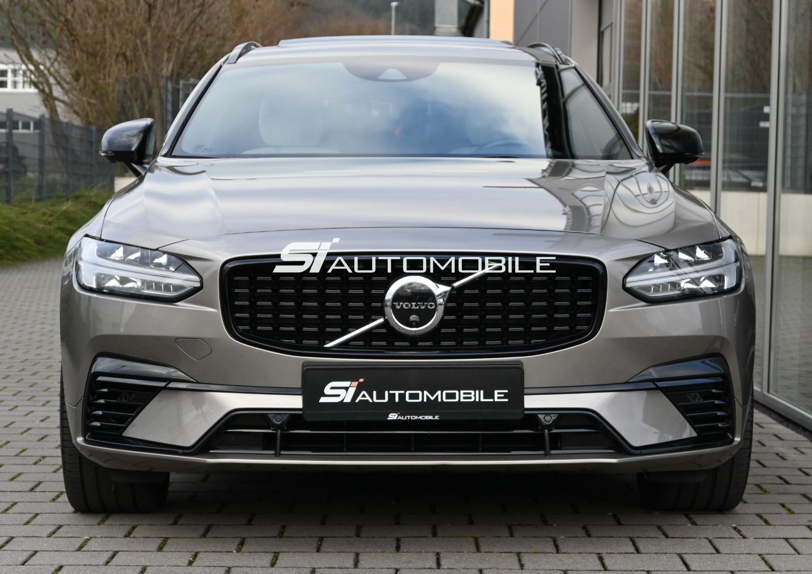 Fahrzeugabbildung Volvo V90 T8 AWD Rech R-DESIGN °ACC°AHK°FOUR-C°360°HUD