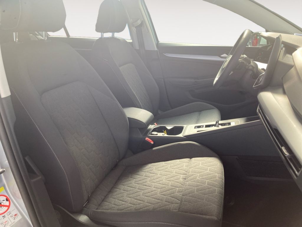 Fahrzeugabbildung Volkswagen Golf 1.5 eHybrid DSG Life Area View 3 Jahre Ansc
