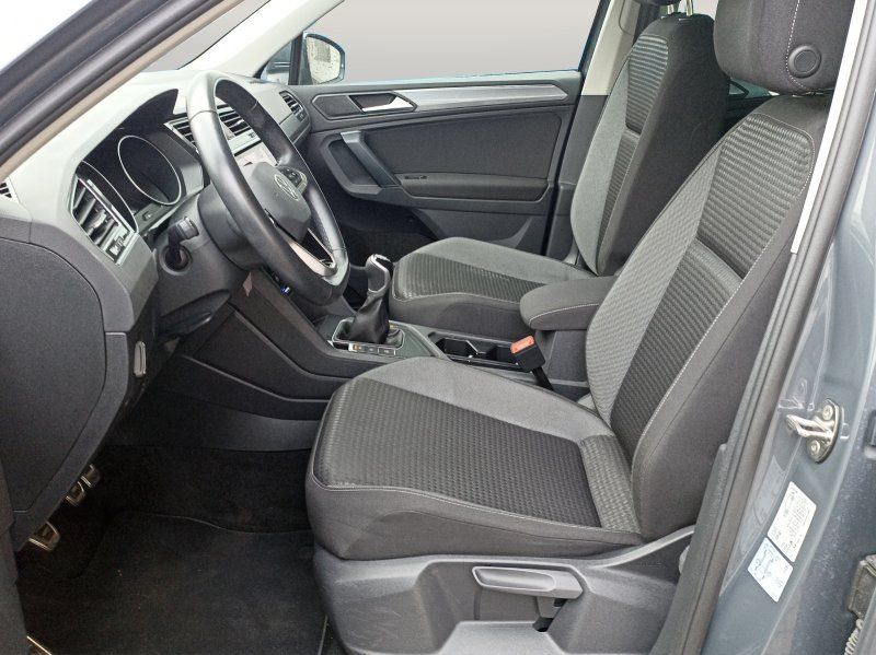 Fahrzeugabbildung Volkswagen Tiguan 1.5 TSI Active   ACC+KAMERA+NAVI+SMART-LI