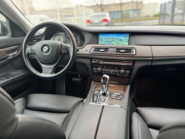 BMW 750 - 3
