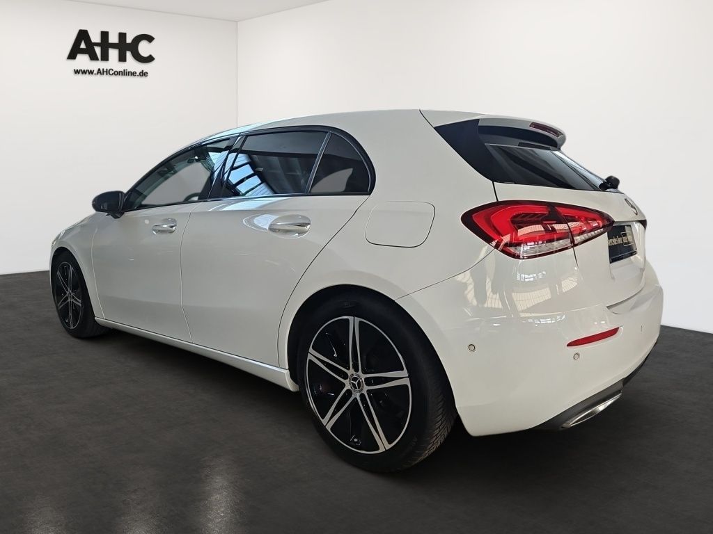 Fahrzeugabbildung Mercedes-Benz A 180 Progressive Night Navi LED Tempomat SHZ