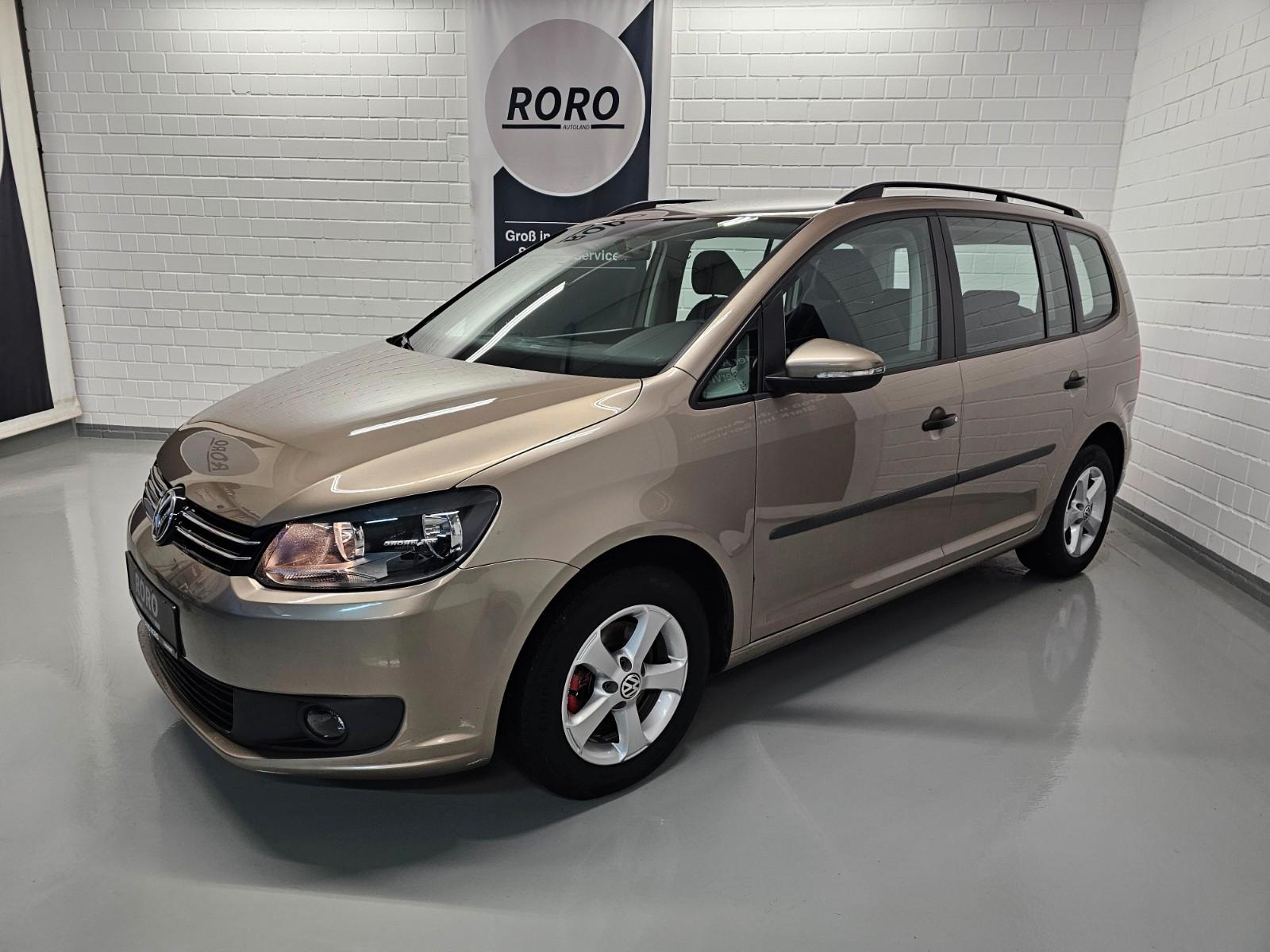 Volkswagen Touran 2013 — rear view