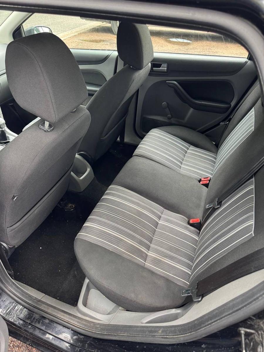 Ford Focus 2010 — photo 6