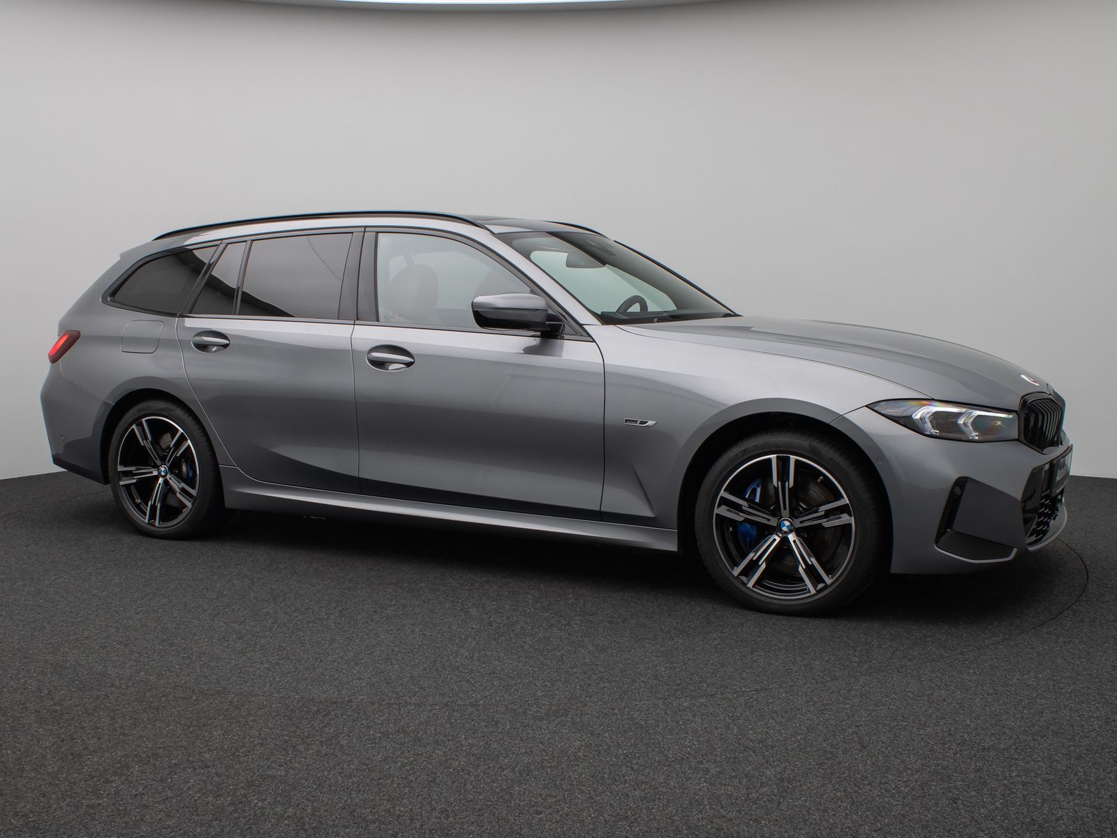 Fahrzeugabbildung BMW 330e xD M Sport Pro Panorama Kamera HUD DAB H/K