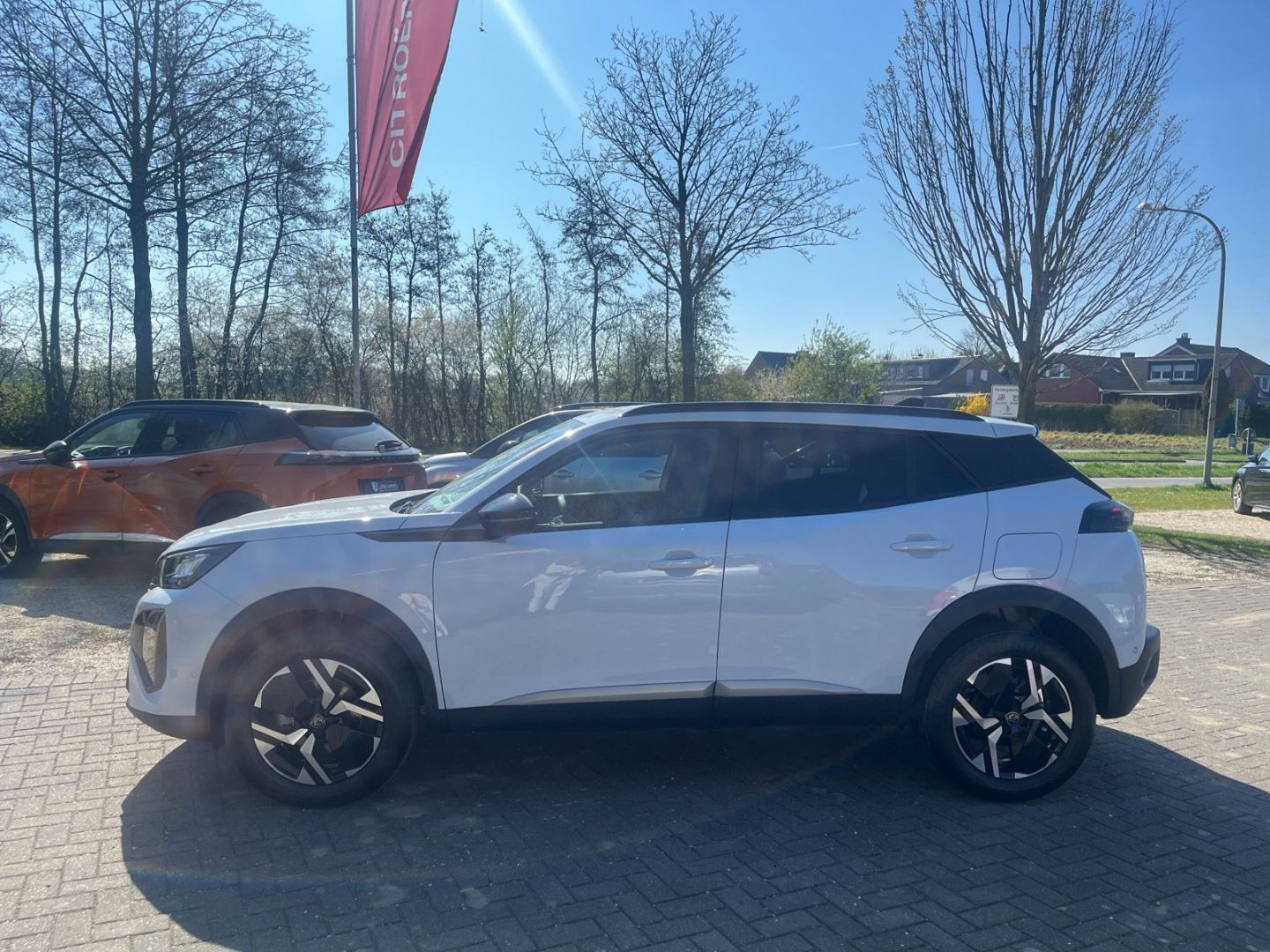 Fahrzeugabbildung Peugeot 2008 Allure 130 Puretech EAT8    ACC  CarPlay