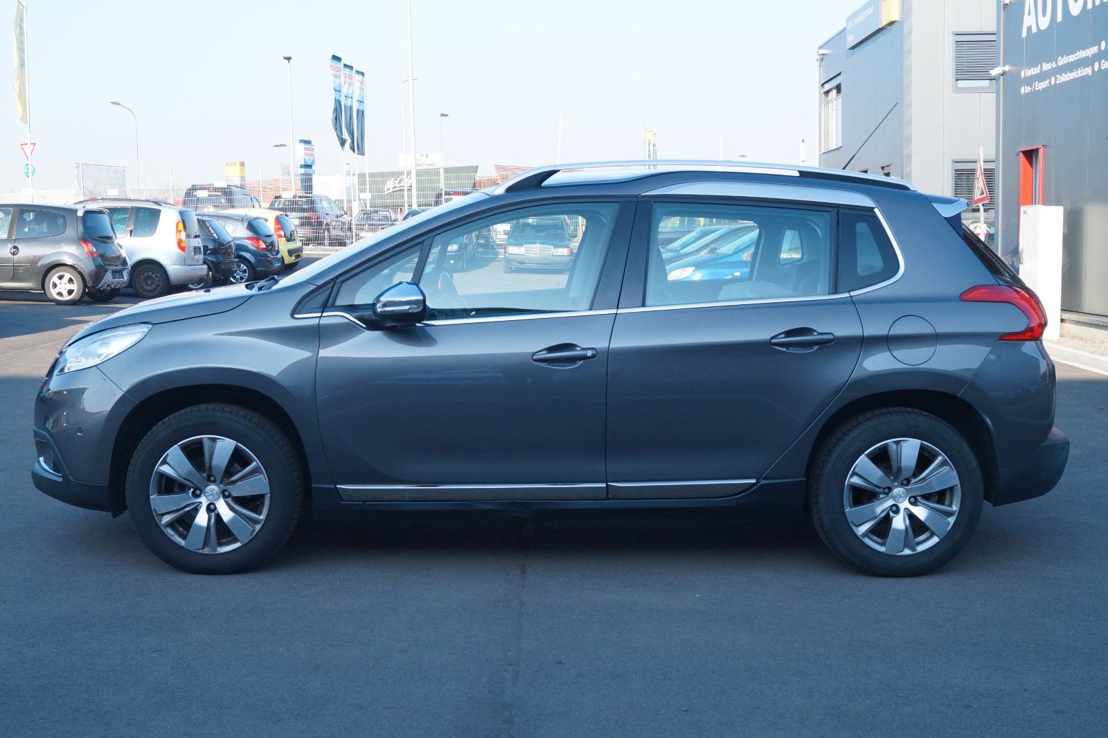 Fahrzeugabbildung Peugeot 2008 Allure *TÜV, Inspektion neu + Garantie