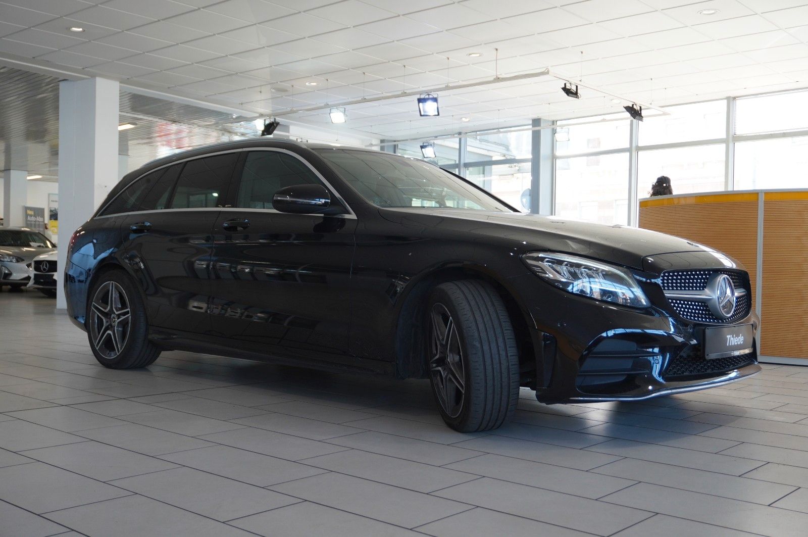 Fahrzeugabbildung Mercedes-Benz C 220 T AMG LINE 4MATIC 9G NAVI/LED/SPORT/BURME.