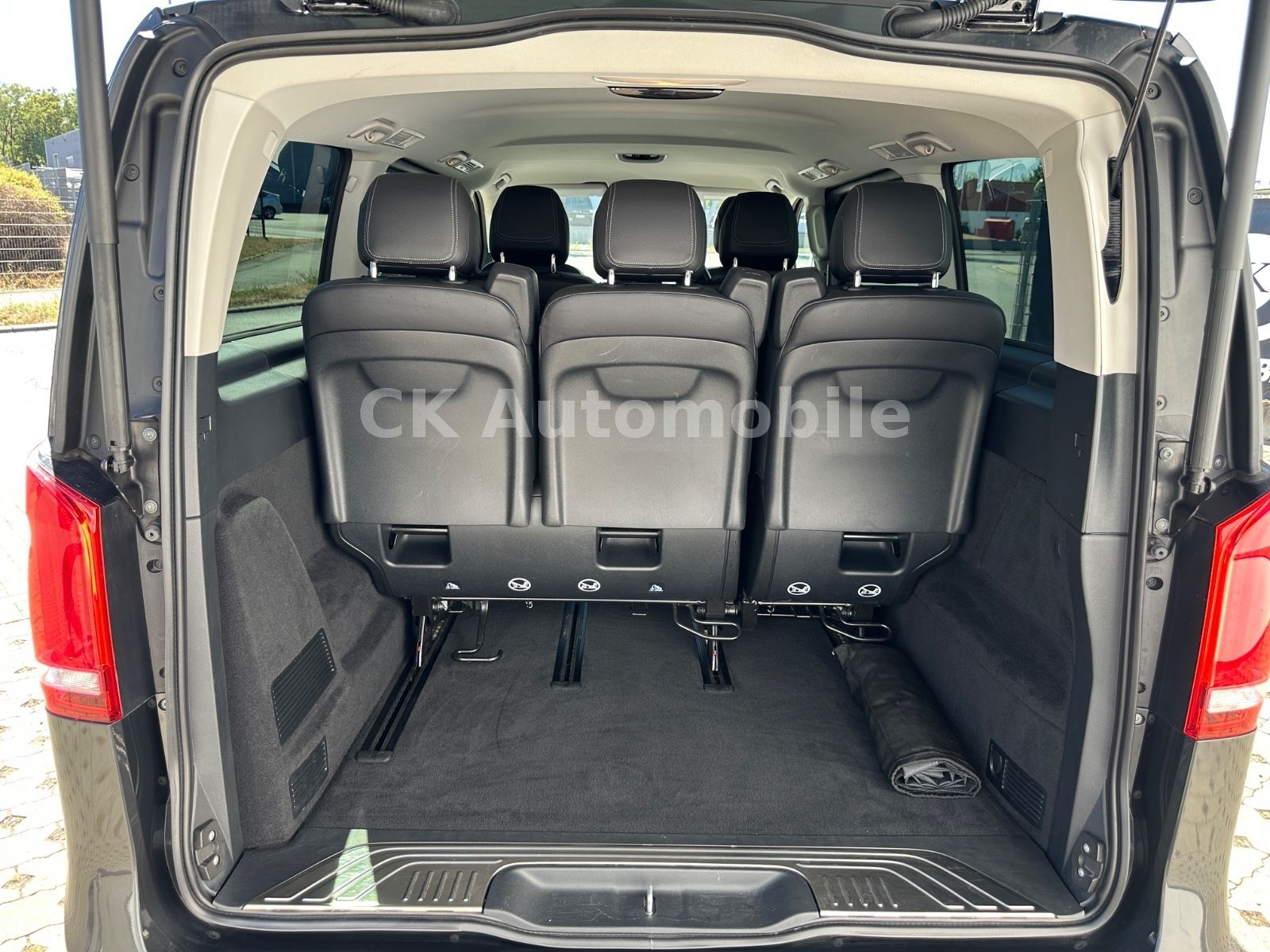 Fahrzeugabbildung Mercedes-Benz V250d AVANTGARDE EDITION 4MATIC lang/7 Sitze