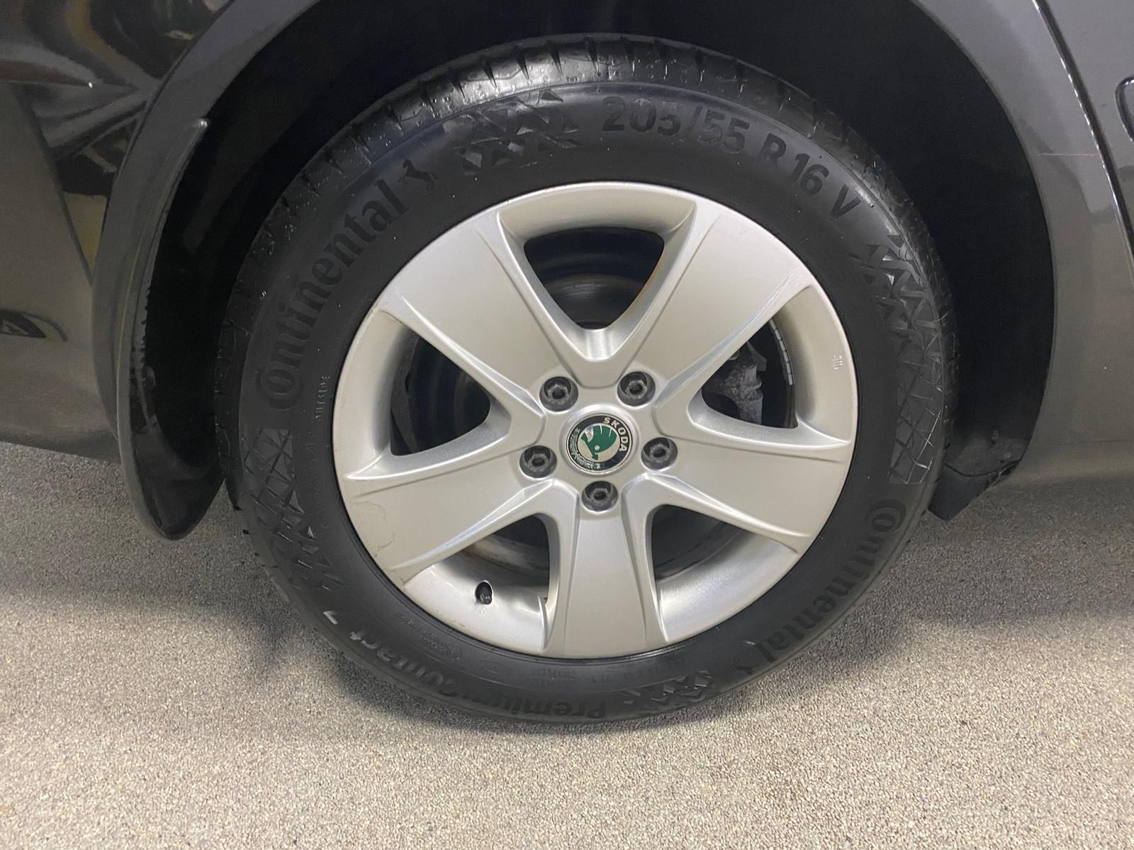 Fahrzeugabbildung SKODA Octavia 1.2 TSI Ambiente KLIMA+PDC+SITZHEIZ+1.HA