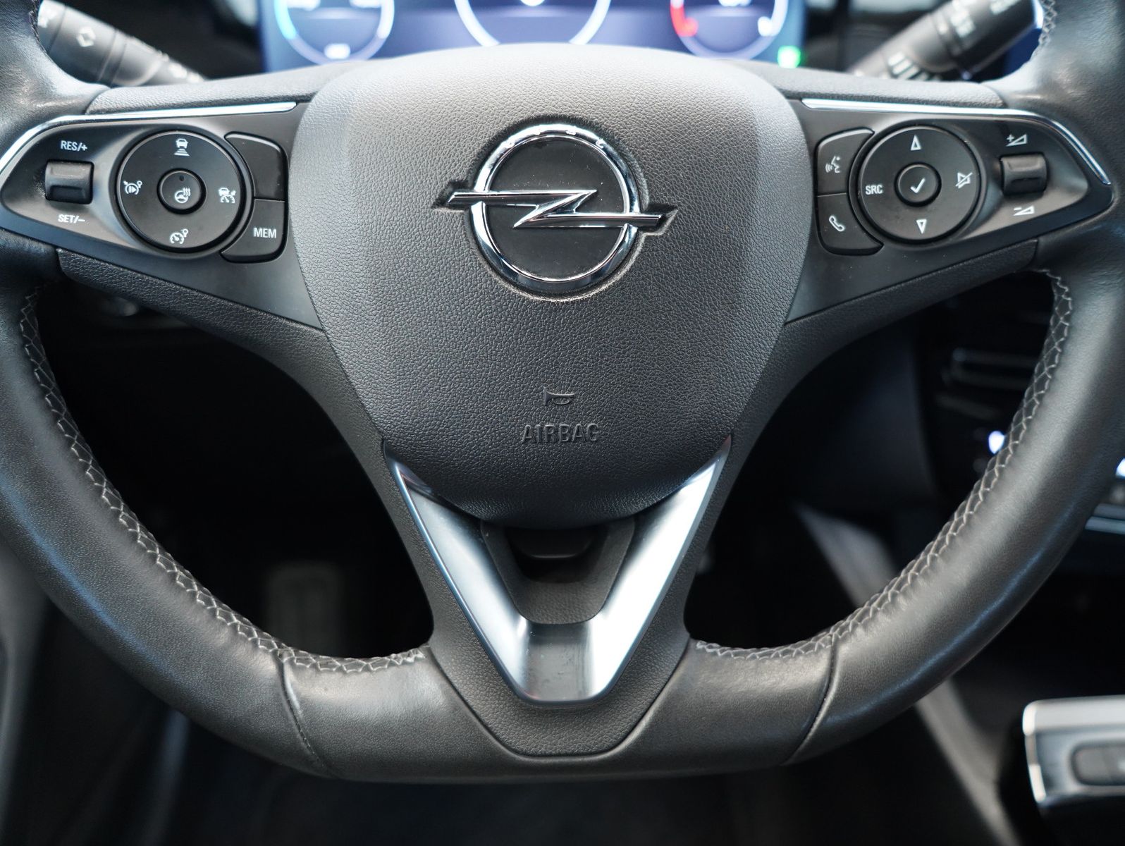 Fahrzeugabbildung Opel Mokka e Ultimate INTELLILUX/ACC/NAVI/SOH