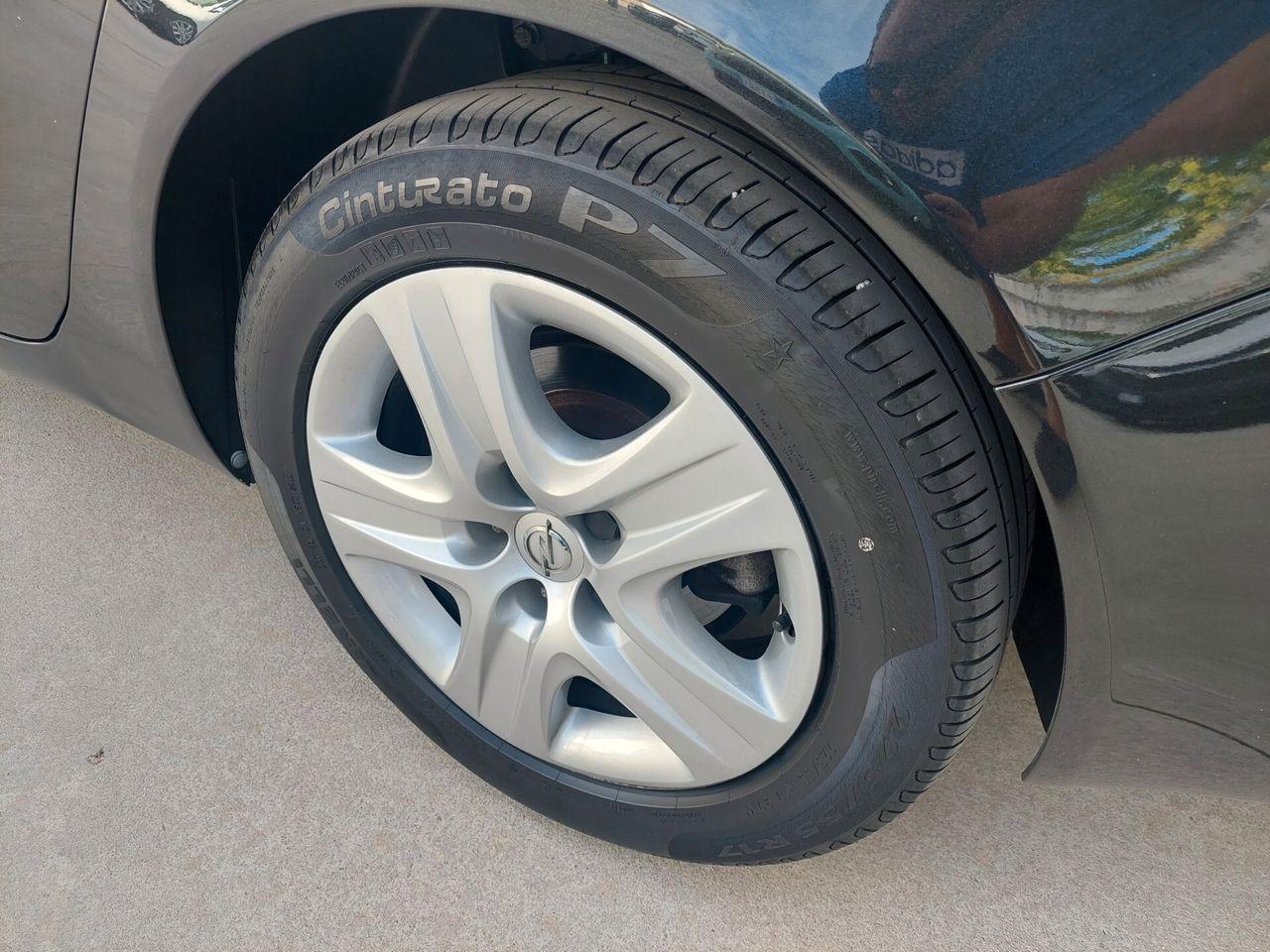 Opel Insignia 2011 — photo 11