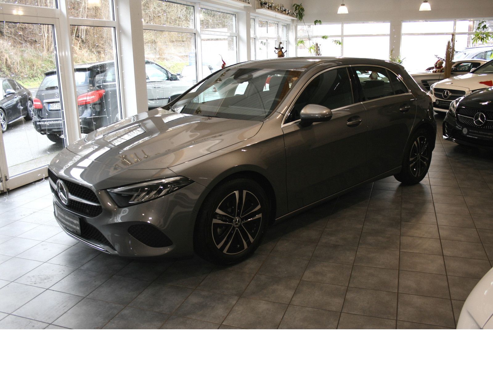 Fahrzeugabbildung Mercedes-Benz A 180 Progres. Advanced *Volldigitales Display*D