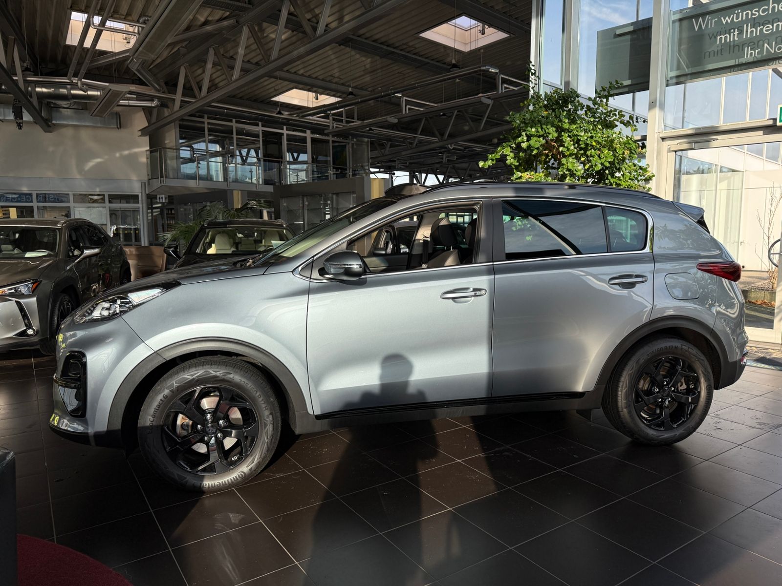 Fahrzeugabbildung Kia Sportage Black Edition PANO AHK LED