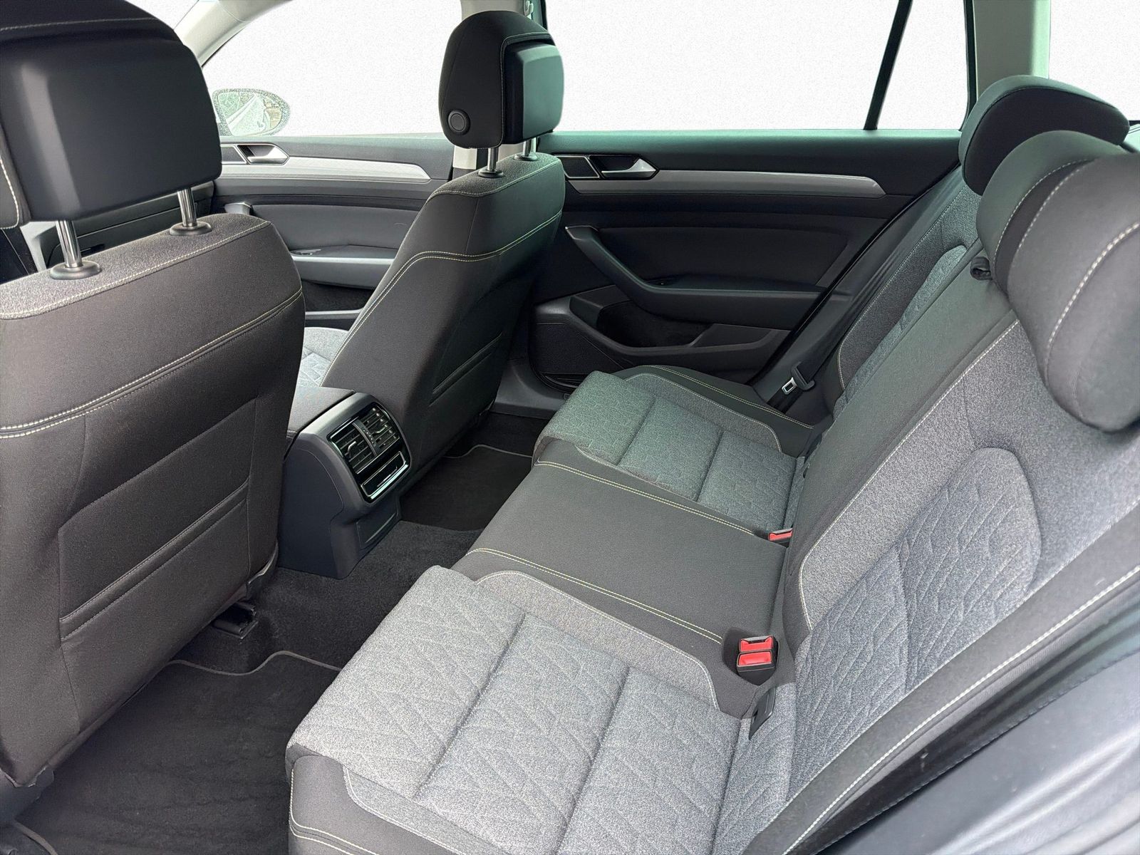 Volkswagen Passat Variant - Bild 12