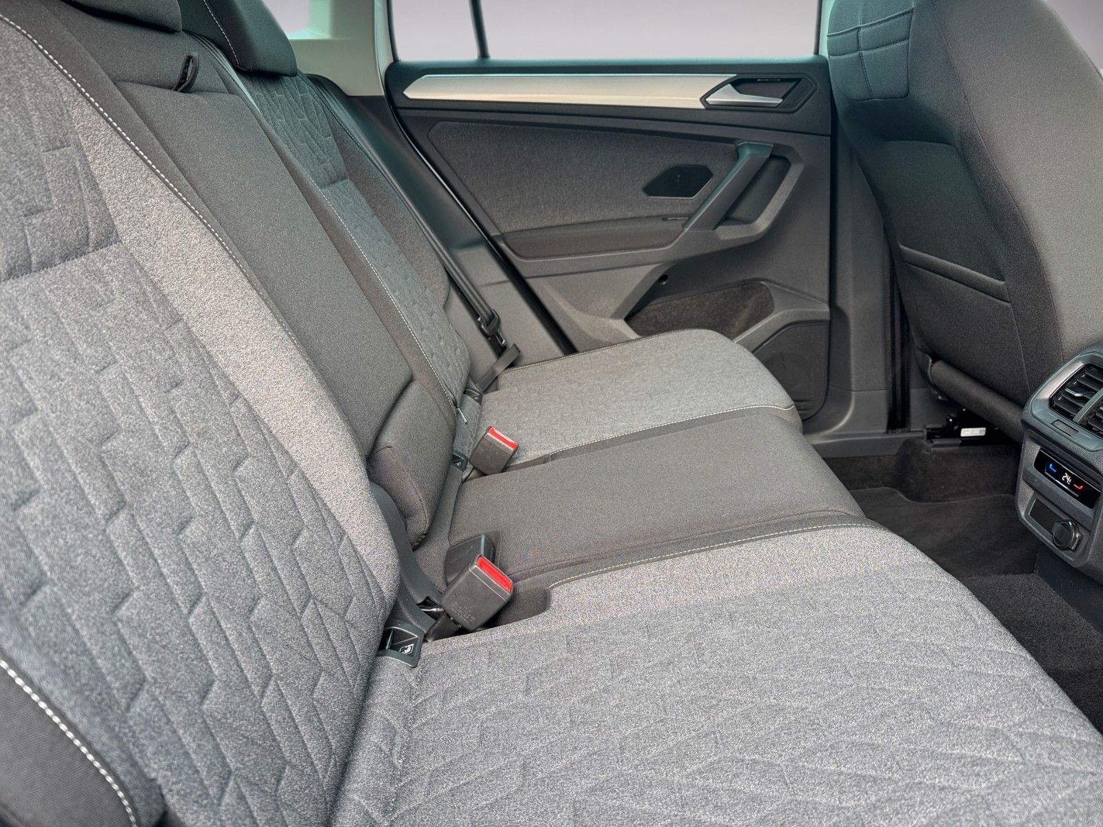 Fahrzeugabbildung Volkswagen Tiguan Life MOVE 1.5 TSI