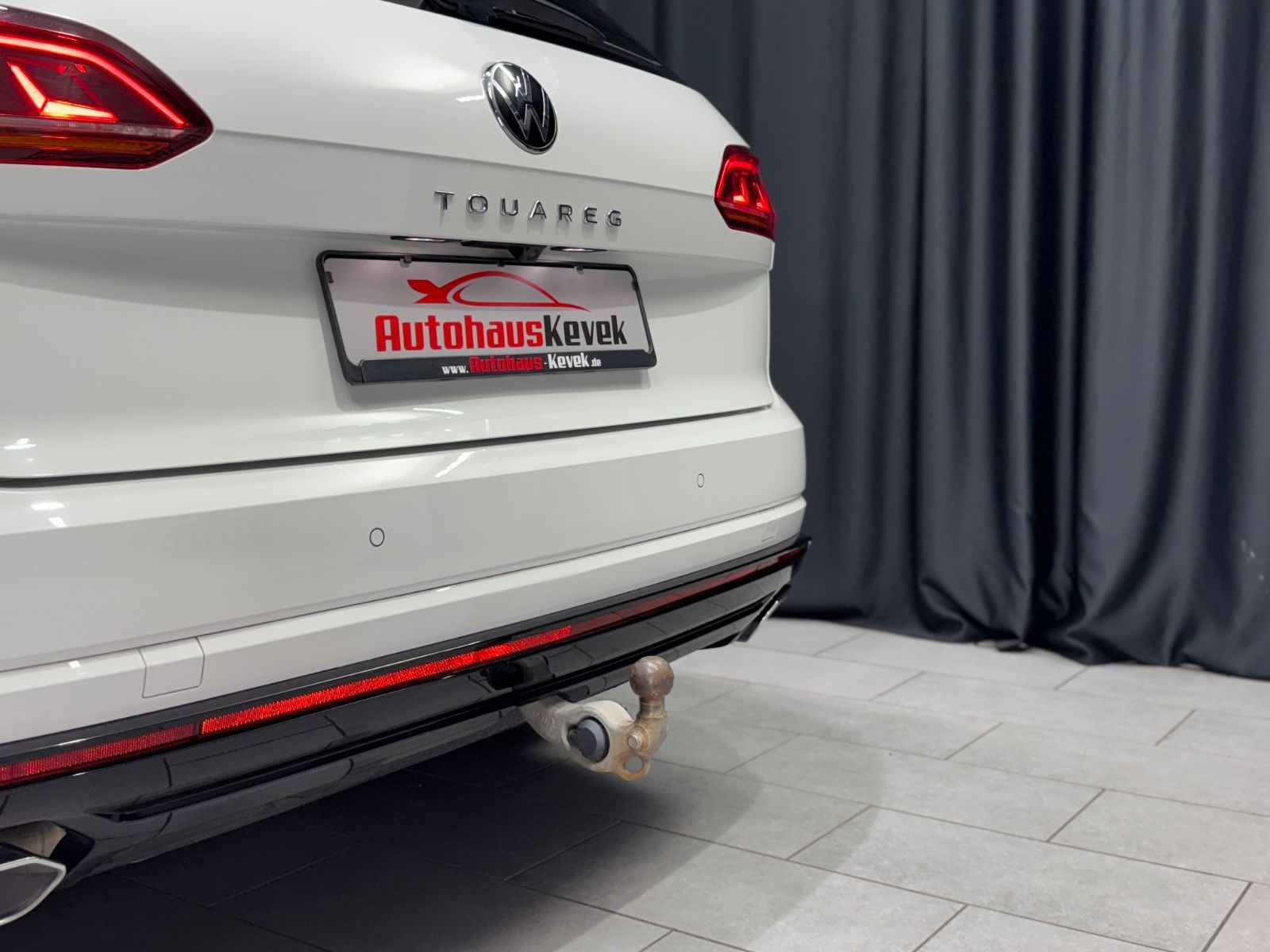 Fahrzeugabbildung Volkswagen Touareg 4.0 V8 TDI RLine|4Motion|MASSAGE|AHK|DYN