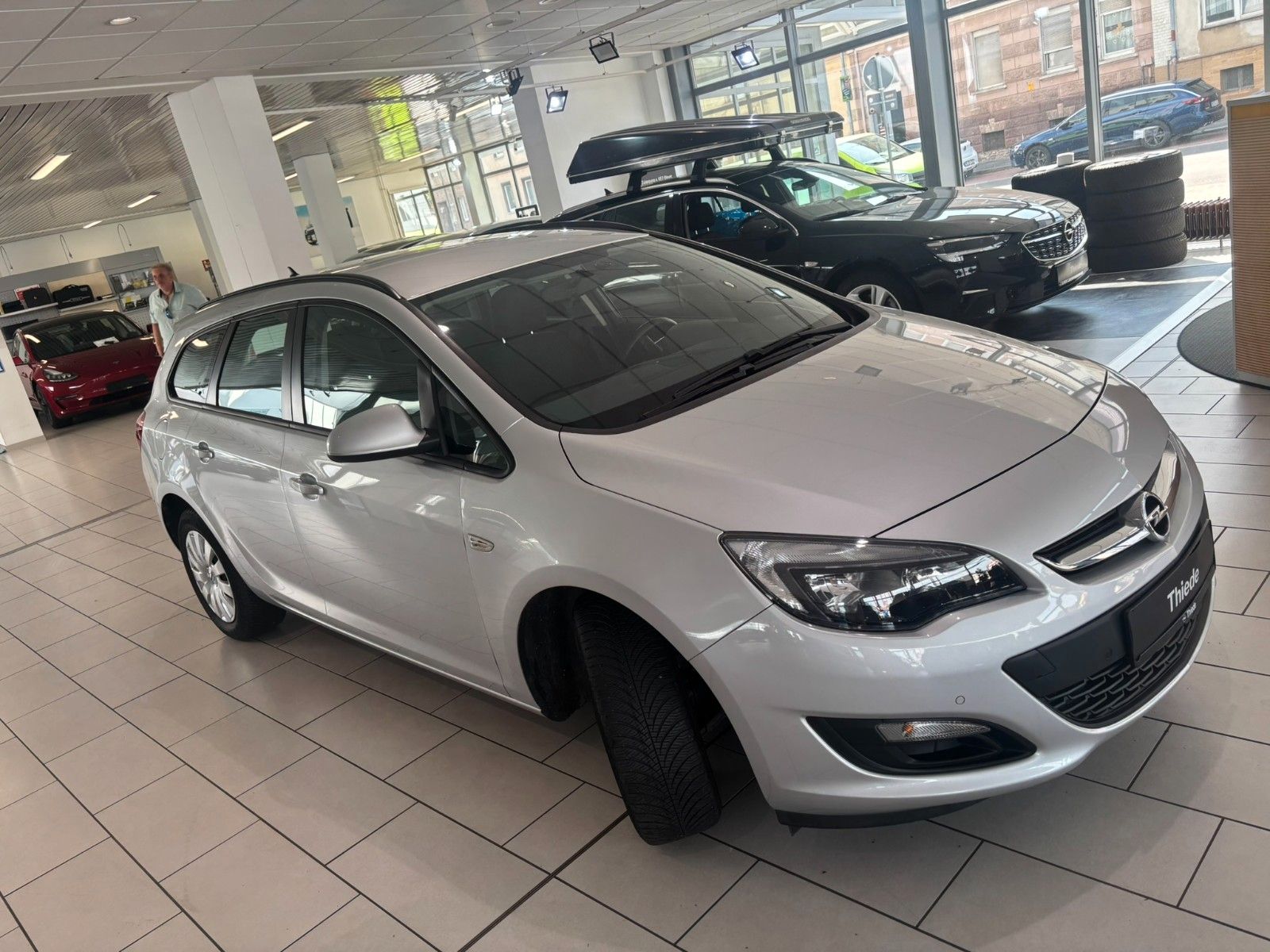Fahrzeugabbildung Opel Astra J ST 1.4T Edition AHK/ALLWETTER/SHZ/NAVI