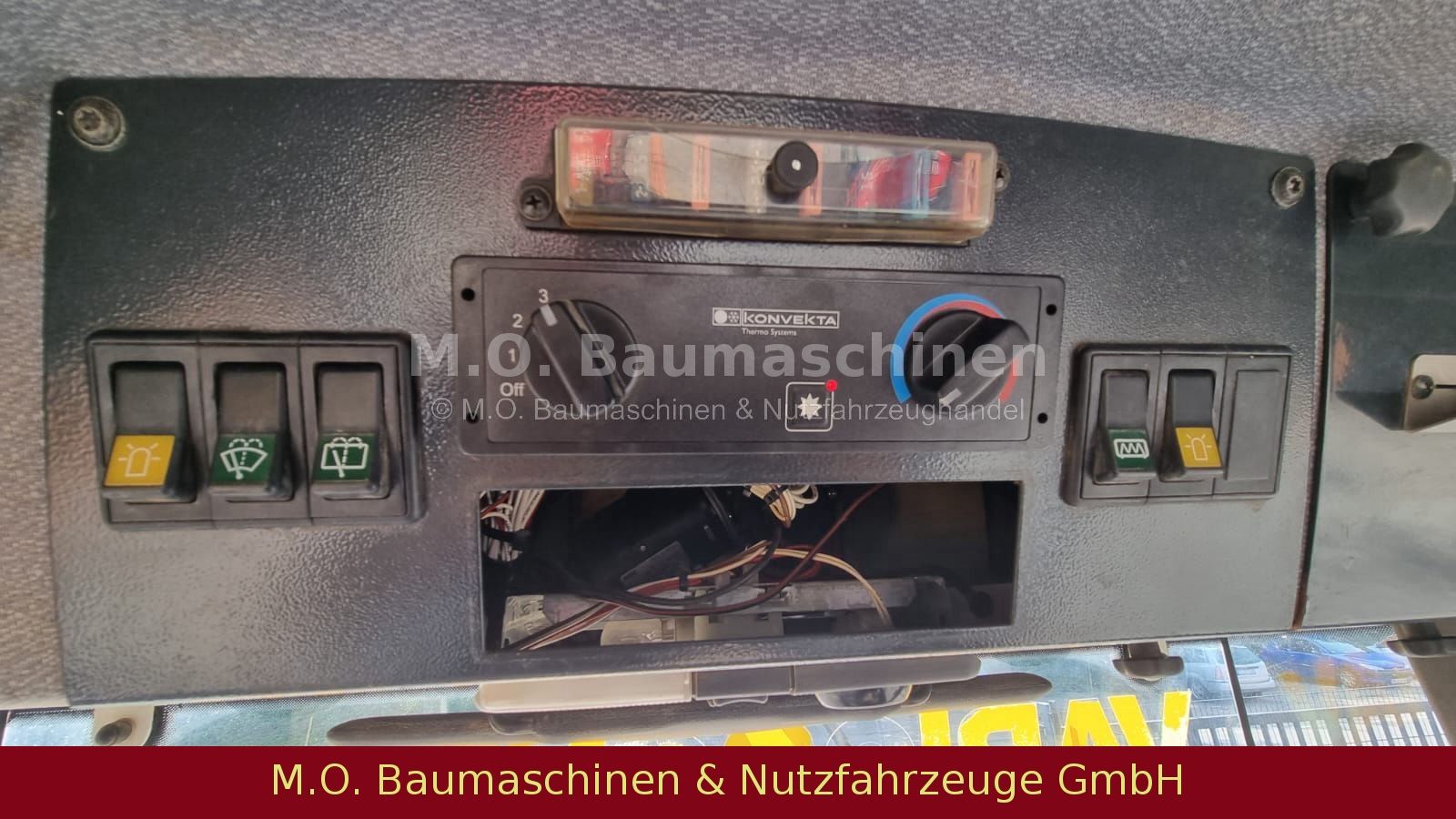 Fahrzeugabbildung BOMAG BW 213 DH-4  / Walzenzug / Klima