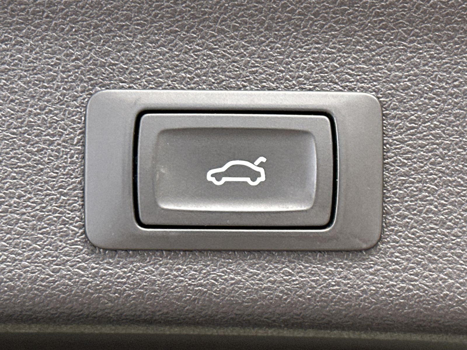 Fahrzeugabbildung Audi A6 Avant 50 TDI Qu S-Line NAV+LED+AHK+21ZOLL+KAM