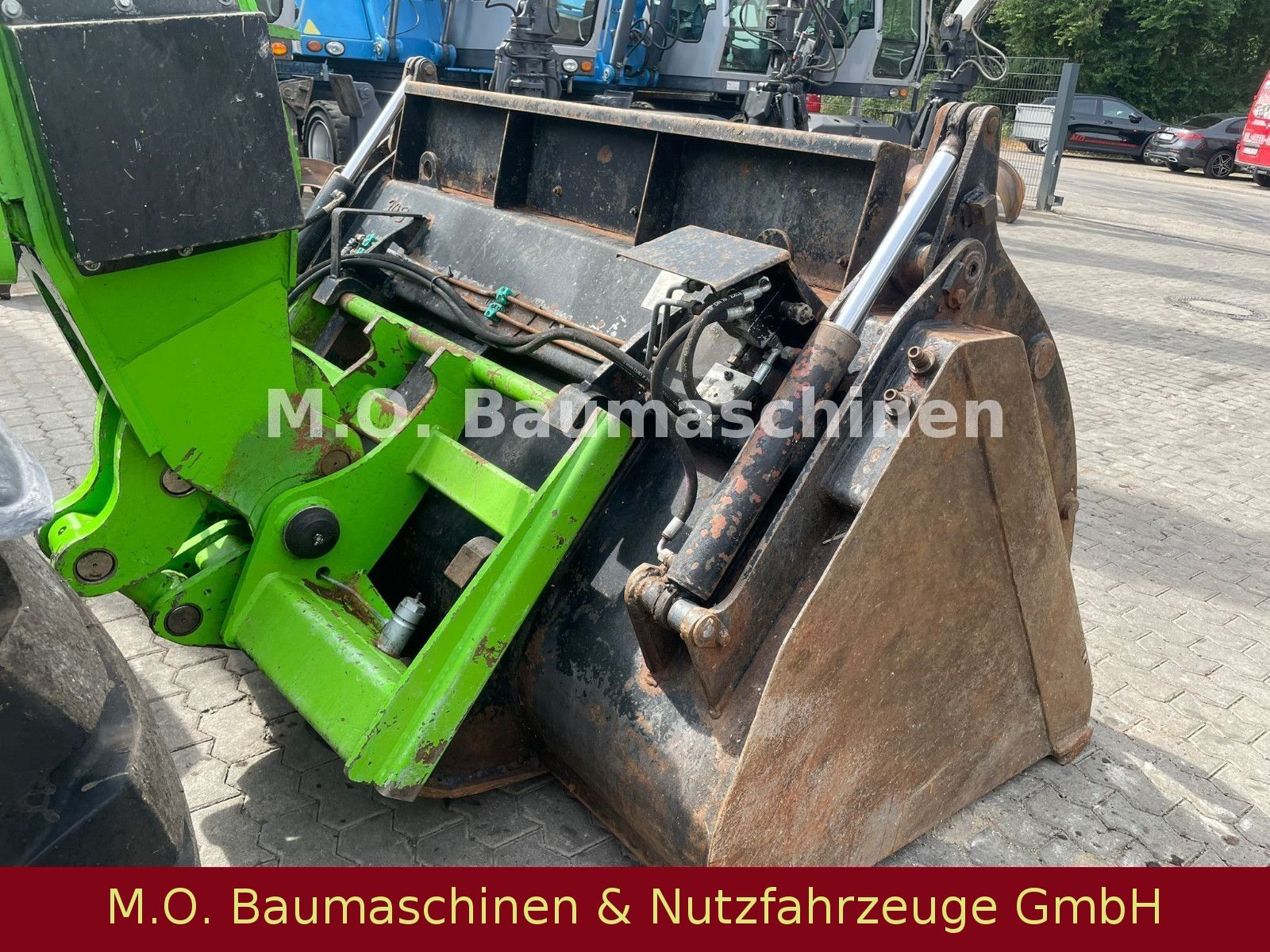 Fahrzeugabbildung Merlo P 55.9 CS / 9 m / 5,5 T/2m³ Mulchgreiferschaufel