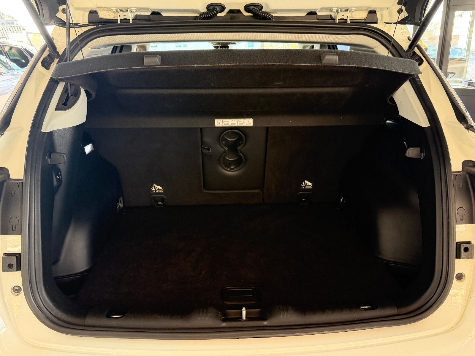 Fahrzeugabbildung Jeep Compass Limited 4WD /PANO/SHZ/L-HEIZ/PDC