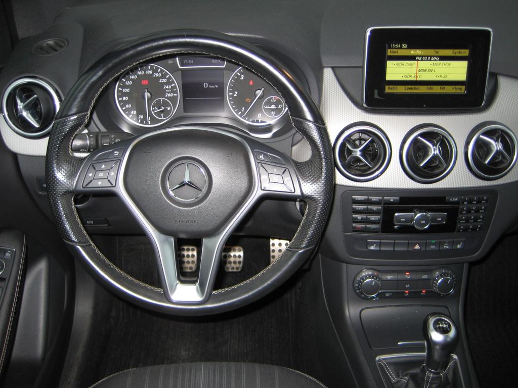 Mercedes-Benz B 180