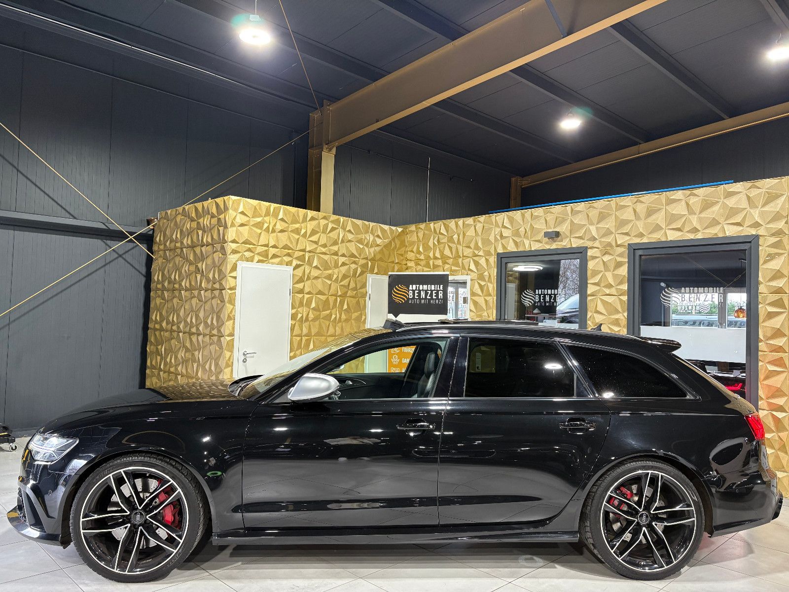 Fahrzeugabbildung Audi RS6 Avant 4.0 TFSI quattro performance/RAUTE/360