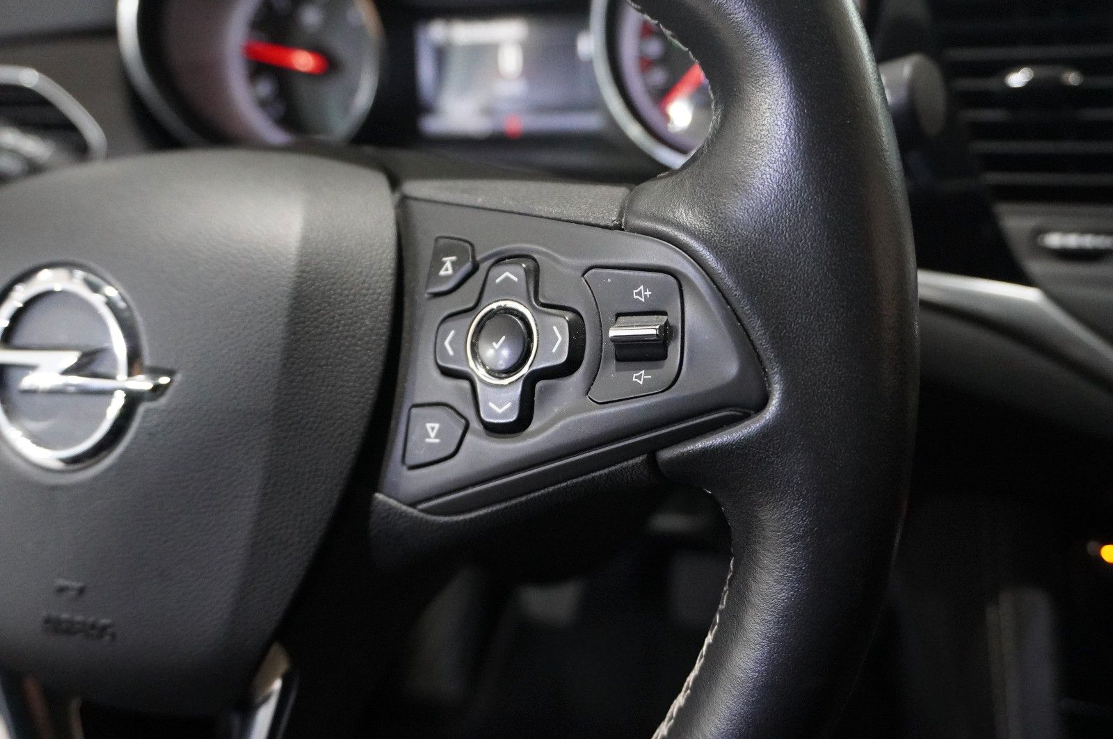 Fahrzeugabbildung Opel Astra K Lim. 1.6D INNOV. NAVI/LED/KAMERA/SPORT