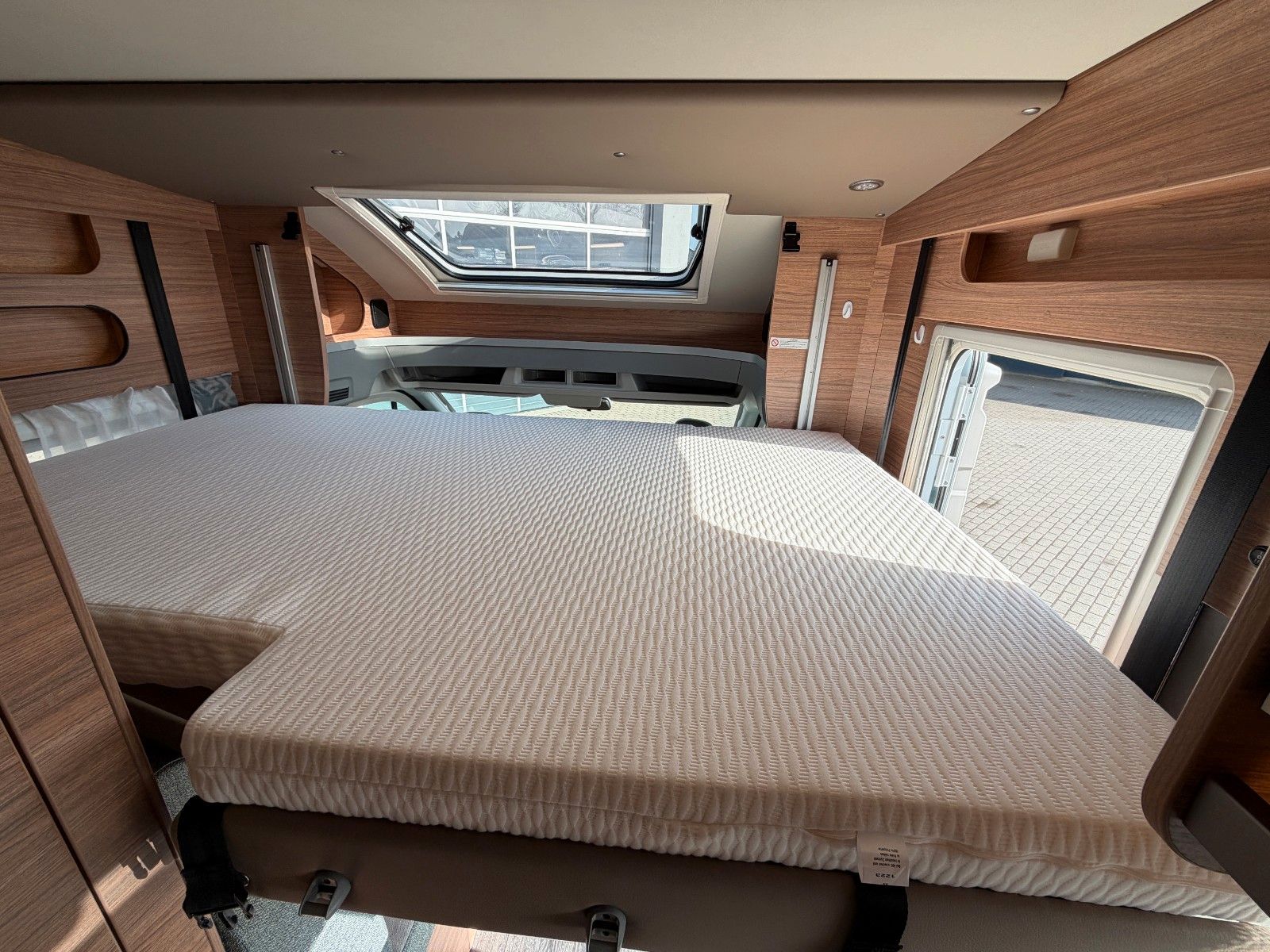 Fahrzeugabbildung Weinsberg CaraSuite 650 MEG