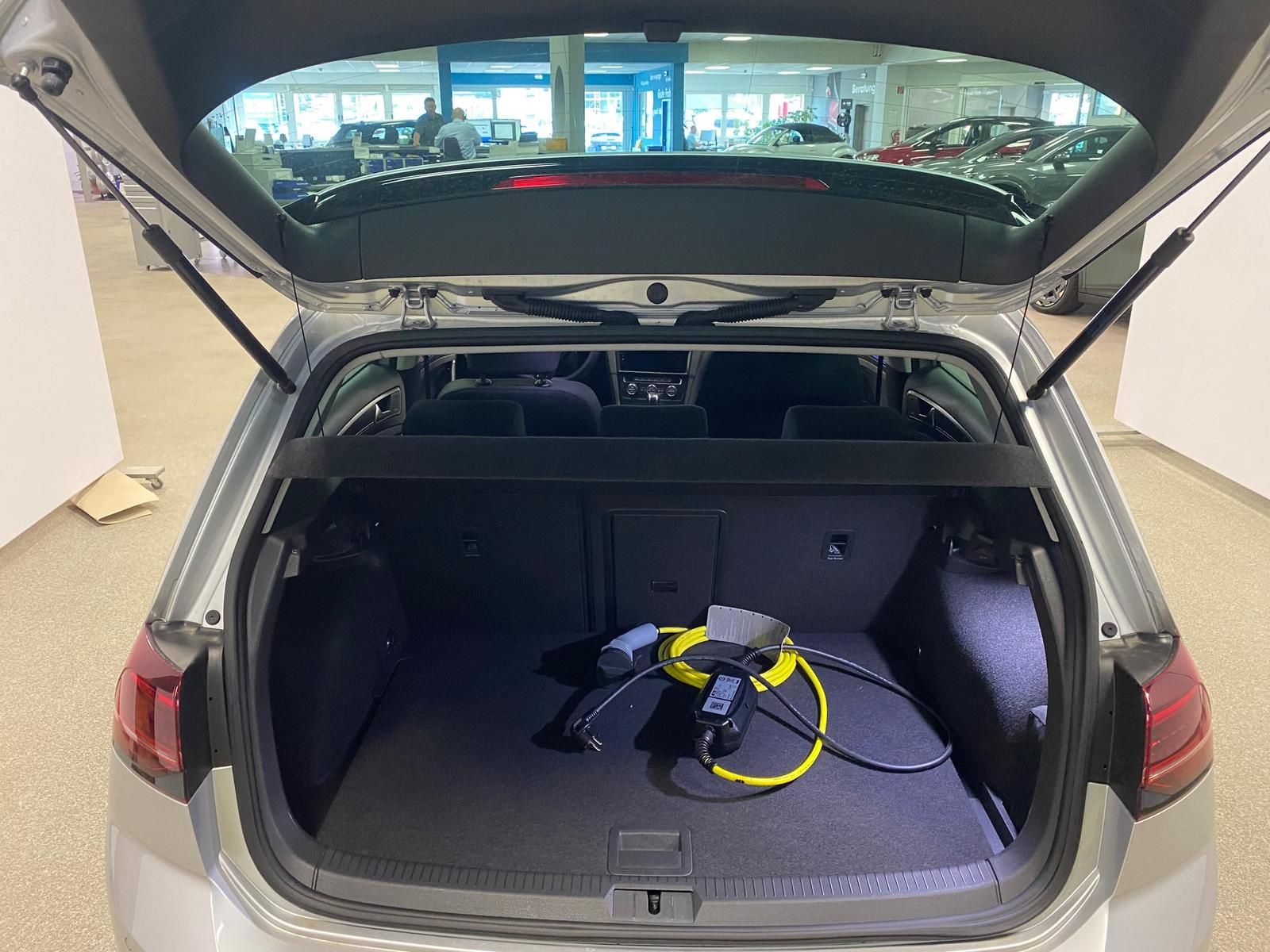 Fahrzeugabbildung Volkswagen Golf e-Golf Comfortline+ACC+RFK+NAVI+WÄRMEPUMPE