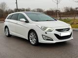 Hyundai i40 cw 2.0 GDI Premium Automatik  - Hyundai i40 mit Benzin-Antrieb: Automatik