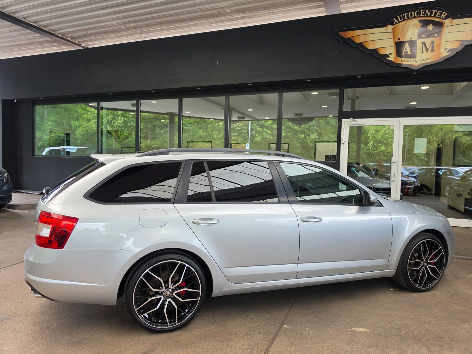 SKODA OCTAVIA COMBI RS DSG  220 ch BVA - GPS - SONORISATION CANTON - SIEGES CHAUFFANTS - CLIMATISATION AUTOMATIQUE - PHARES XENON