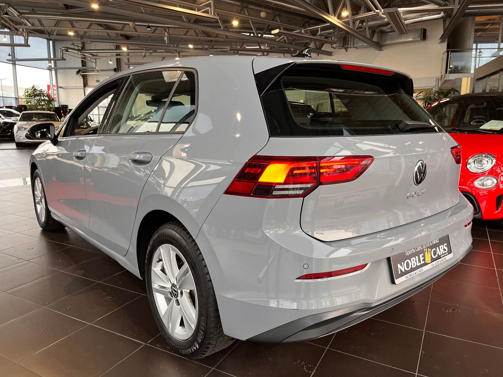 Fahrzeugabbildung Volkswagen Golf VIII Lim. Life LED NAVI ALU